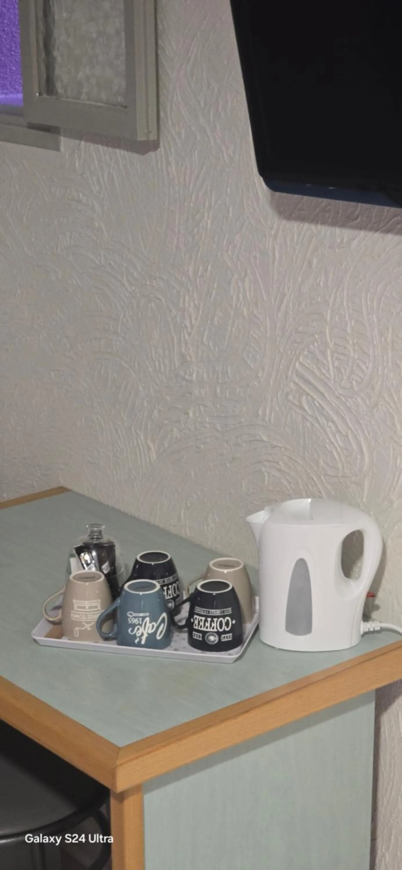 Coffee/tea facilities in Hôtel Restaurant Les Alizes Loriol Le Pouzin