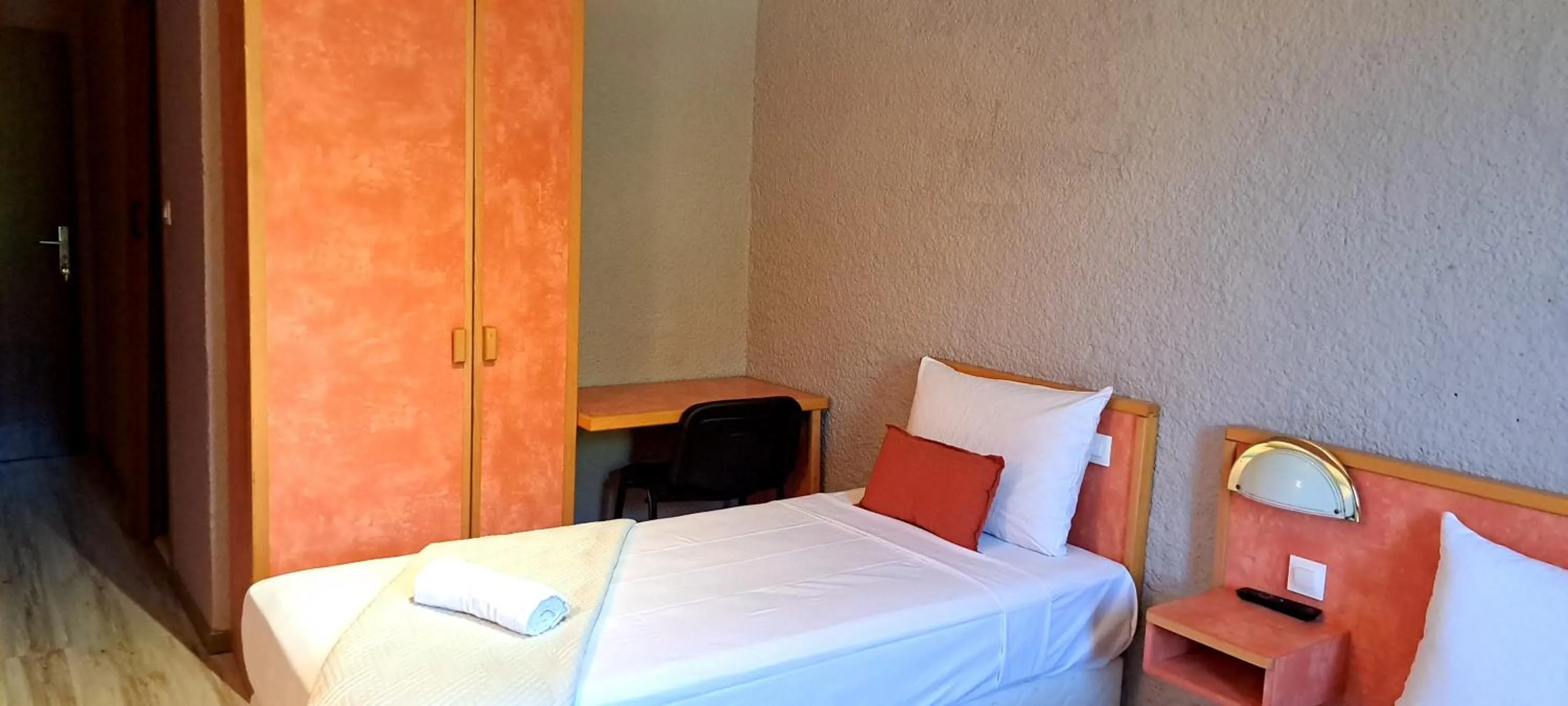 Bed in Hôtel Restaurant Les Alizes Loriol Le Pouzin