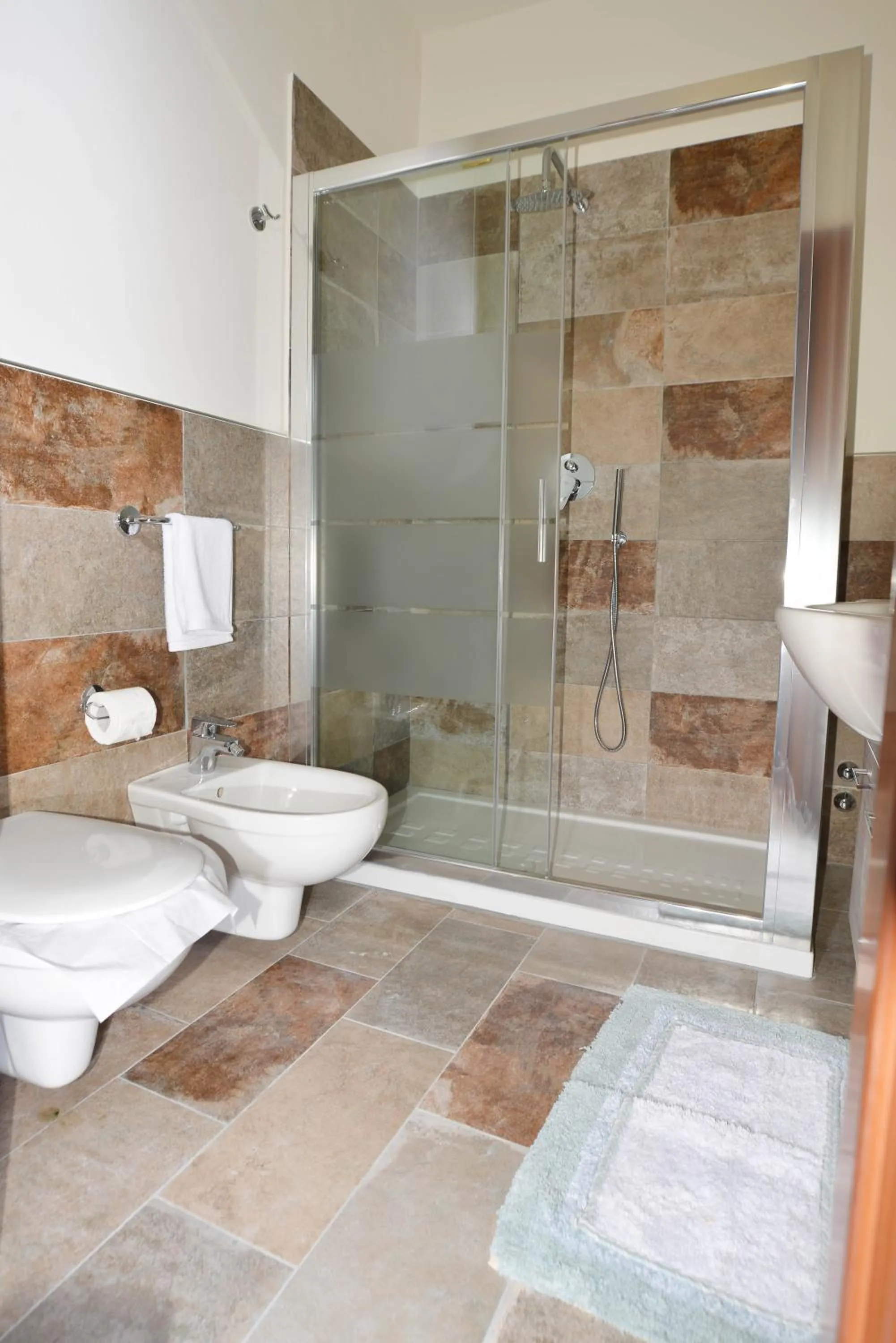 Shower in La Valle di Anna