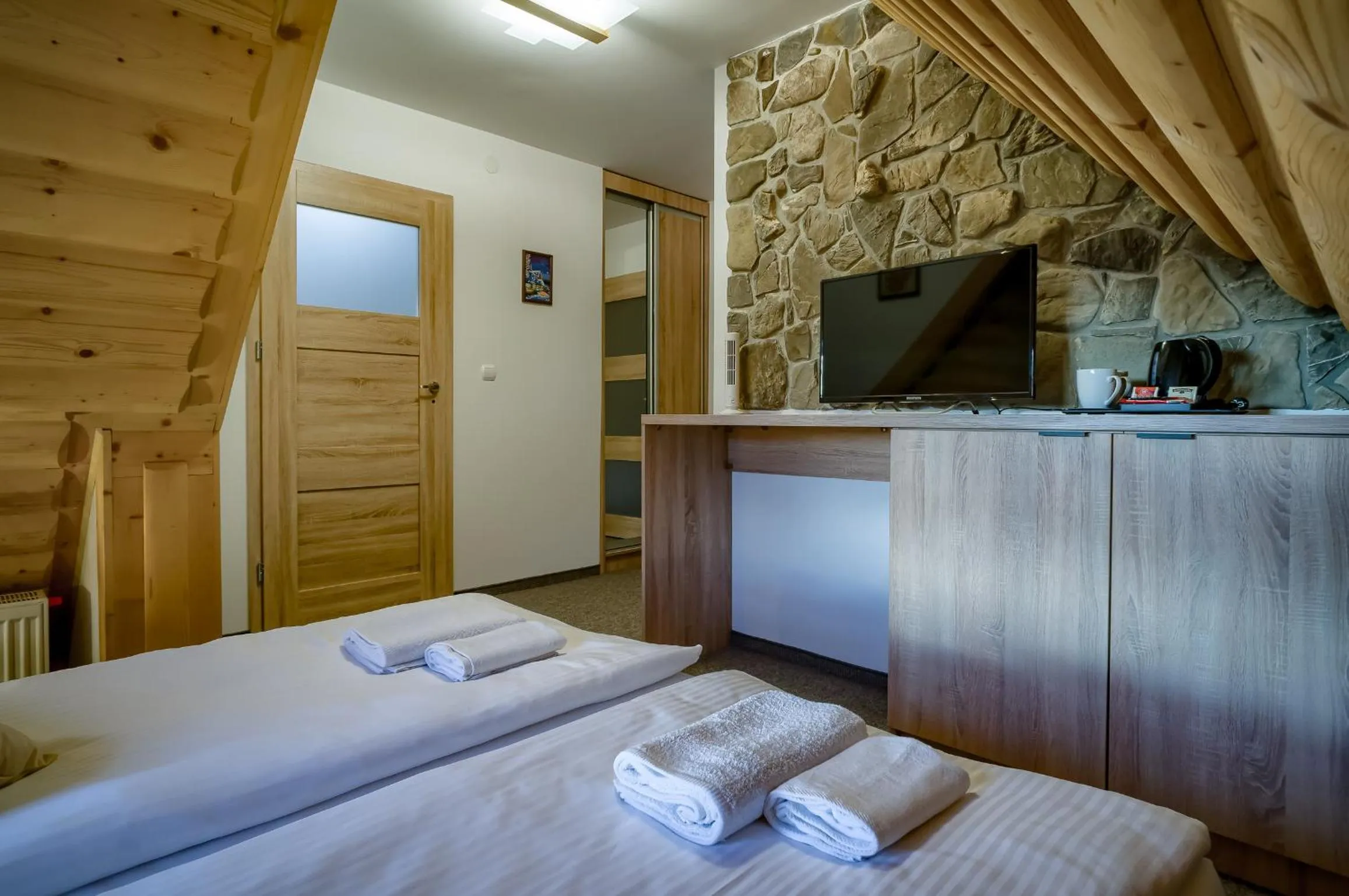 Photo of the whole room, Bed in Willa Na Skarpie