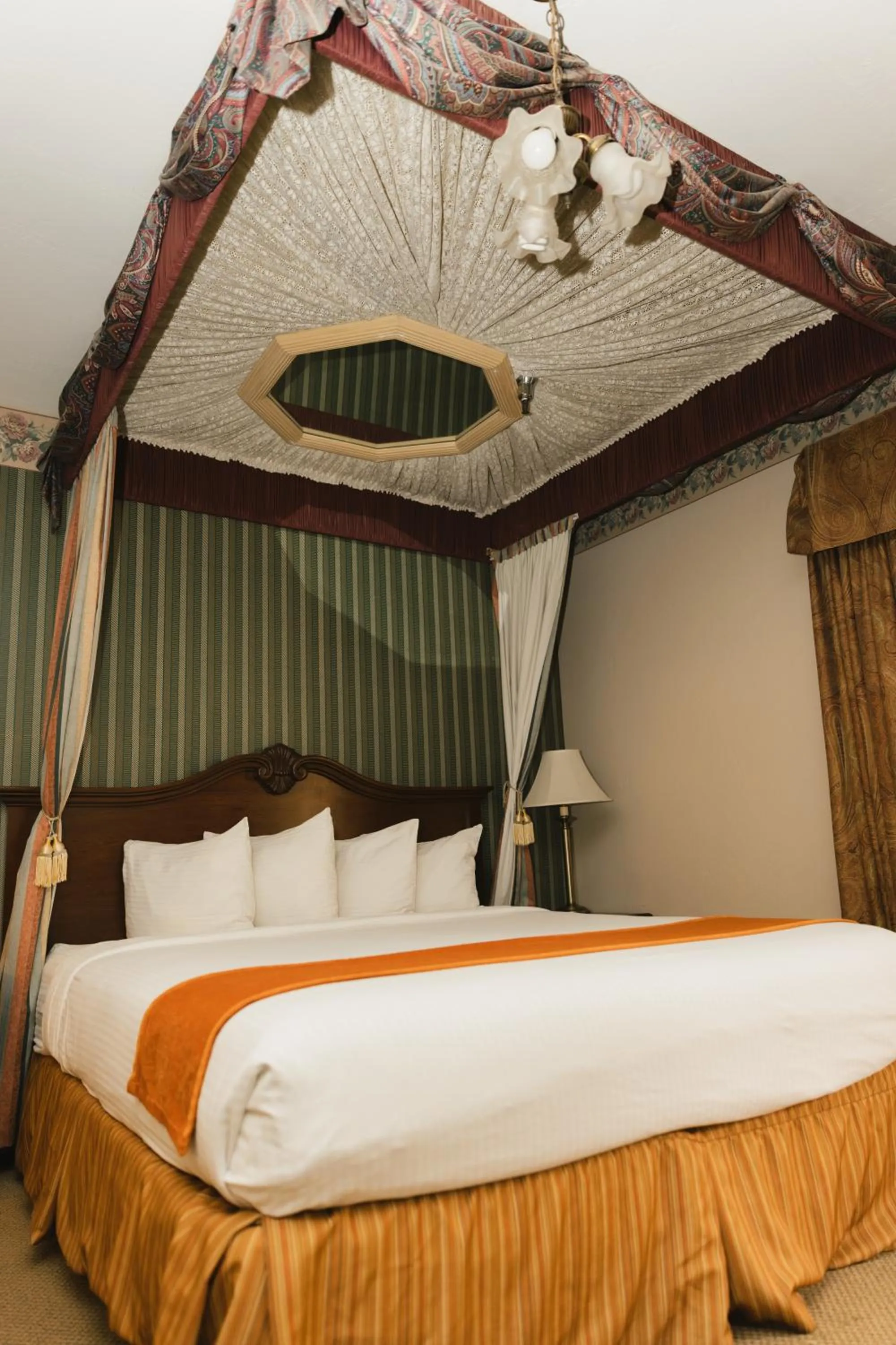 Bed in Historic Santa Maria Inn