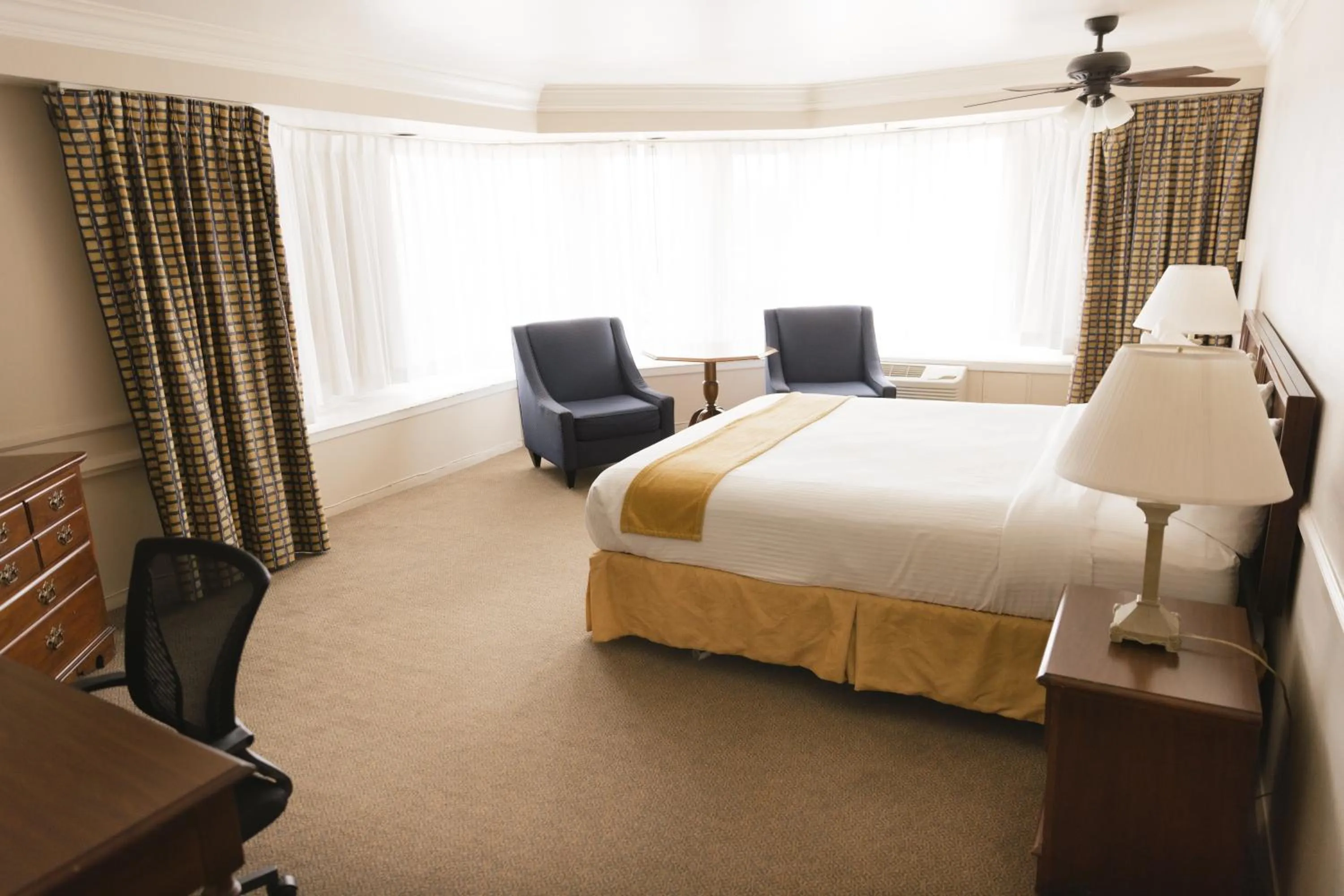 Photo of the whole room, Bed in Historic Santa Maria Inn