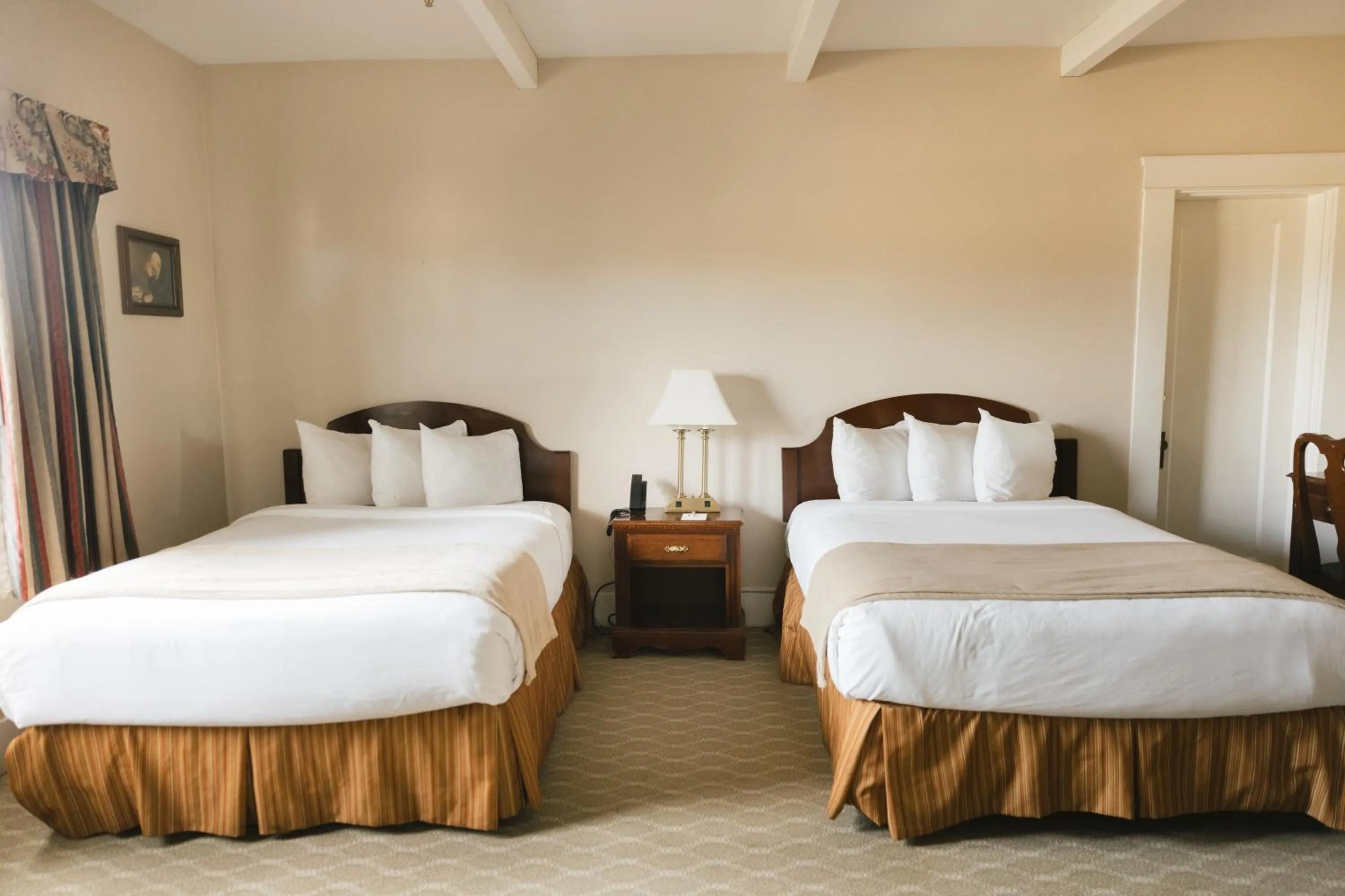 Bed in Historic Santa Maria Inn