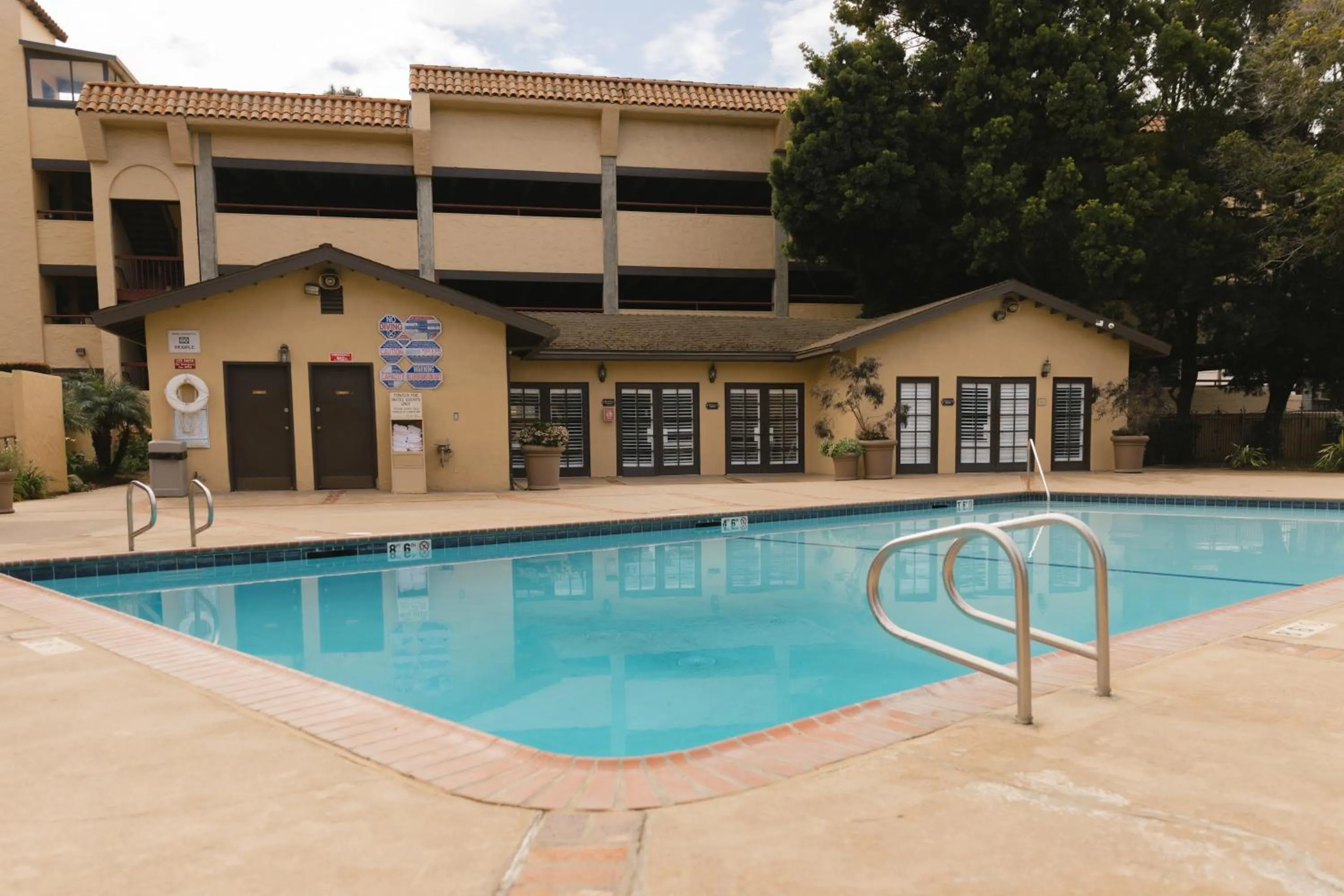 Swimming pool in Historic Santa Maria Inn
