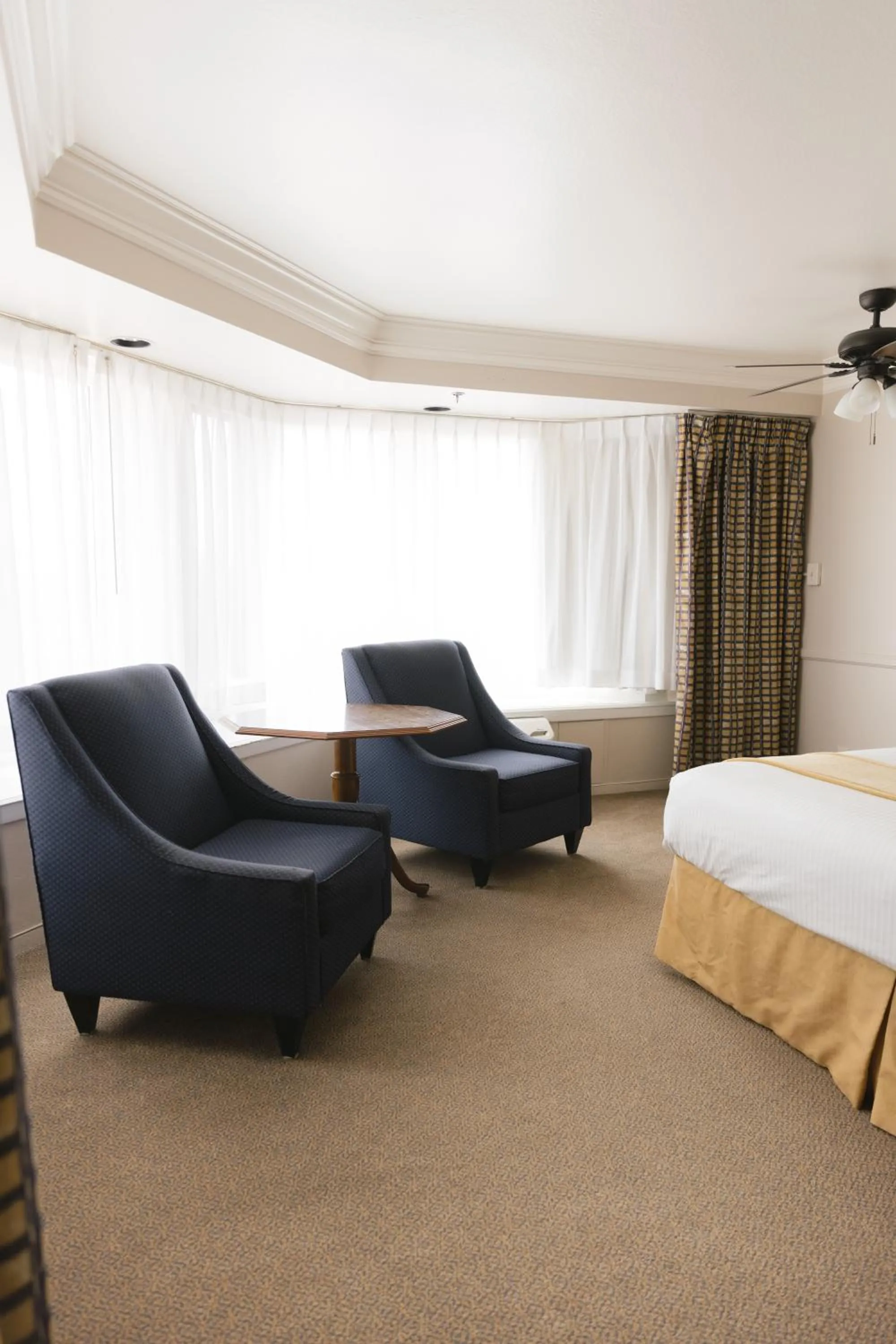 Seating area, Bed in Historic Santa Maria Inn
