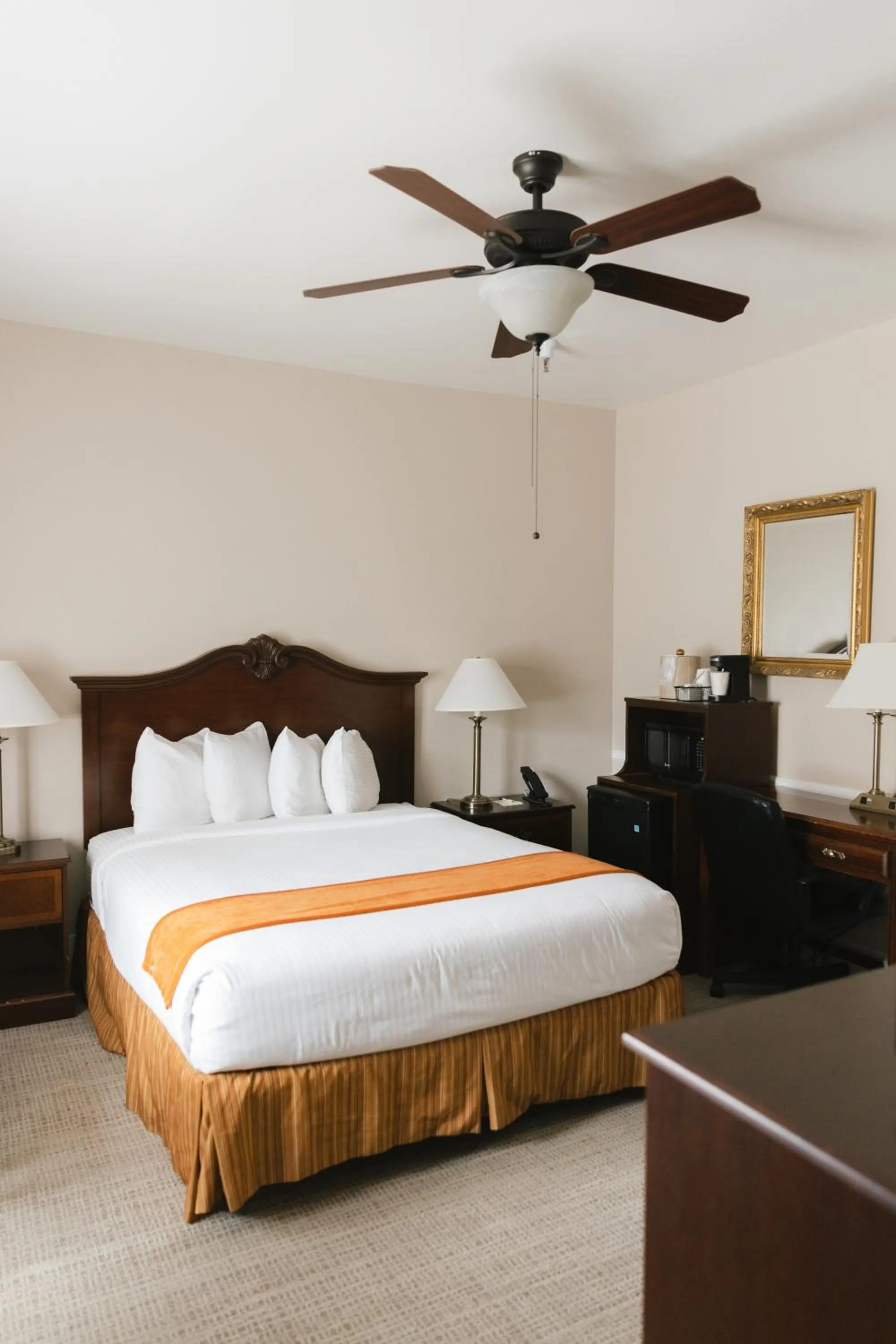 Bed in Historic Santa Maria Inn