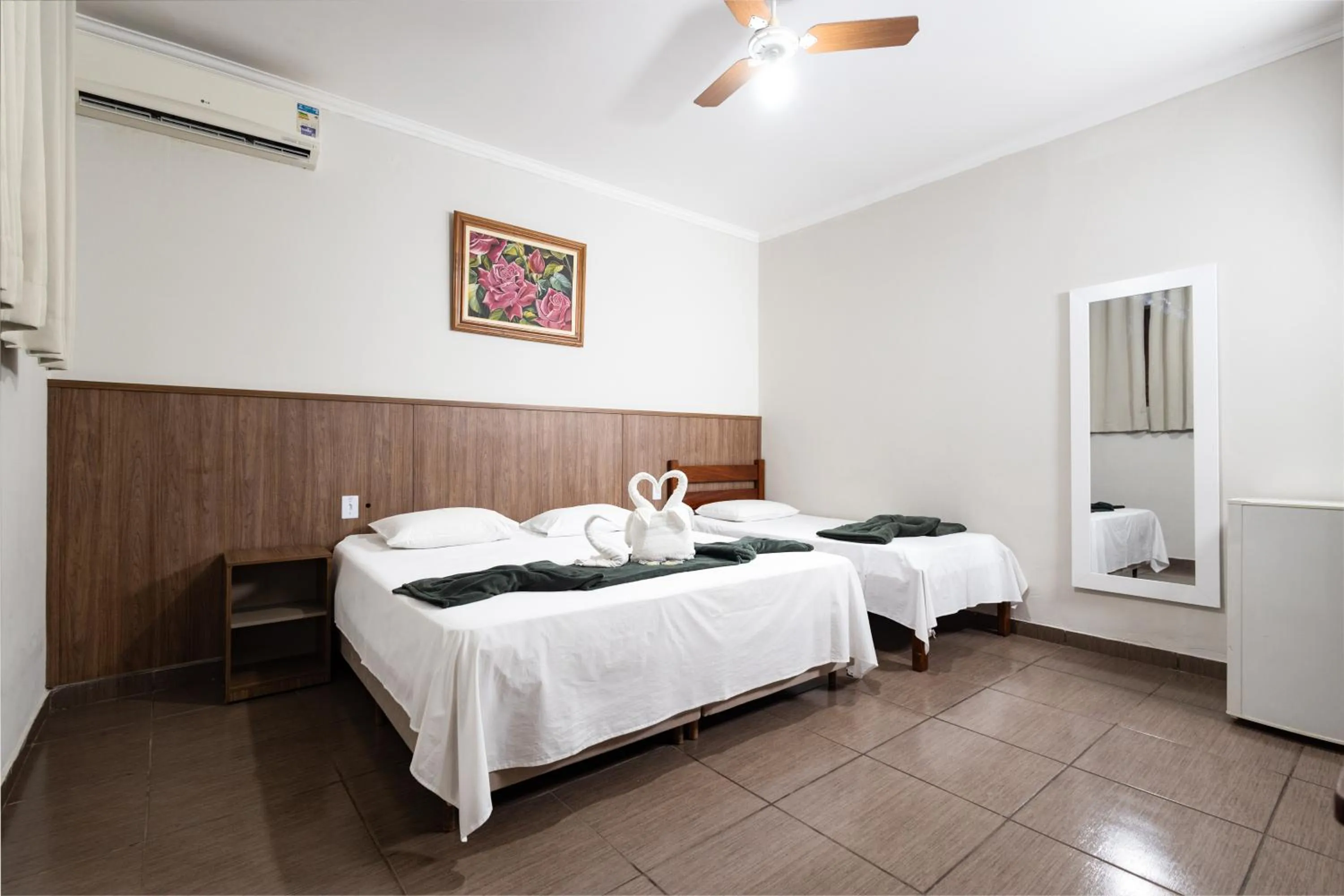 Bedroom, Bed in Hotel Portela II - Av Principal e a 500m do Thermas dos Laranjais