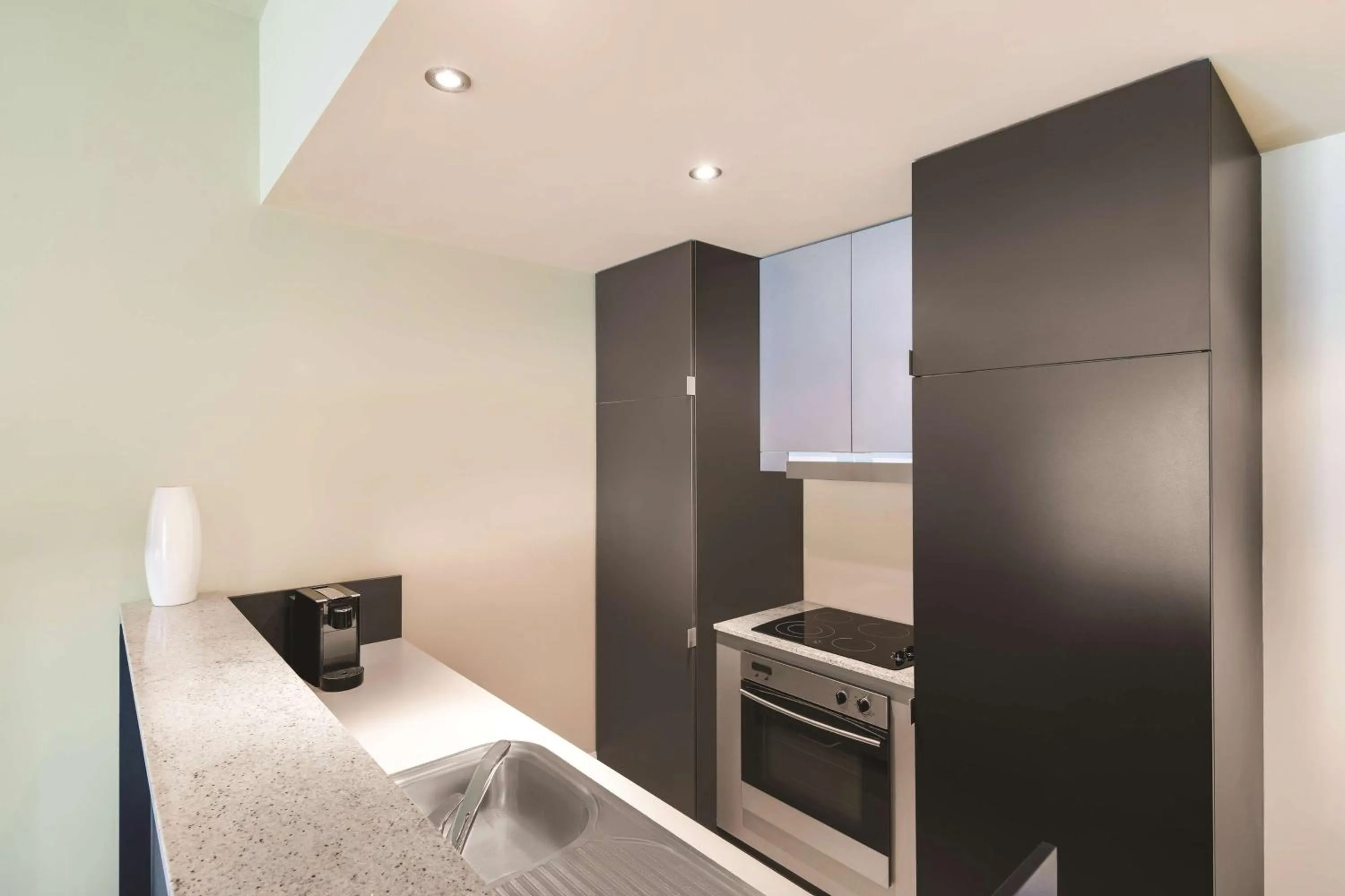 Coffee/tea facilities in Adina Apartment Hotel Adelaide Treasury