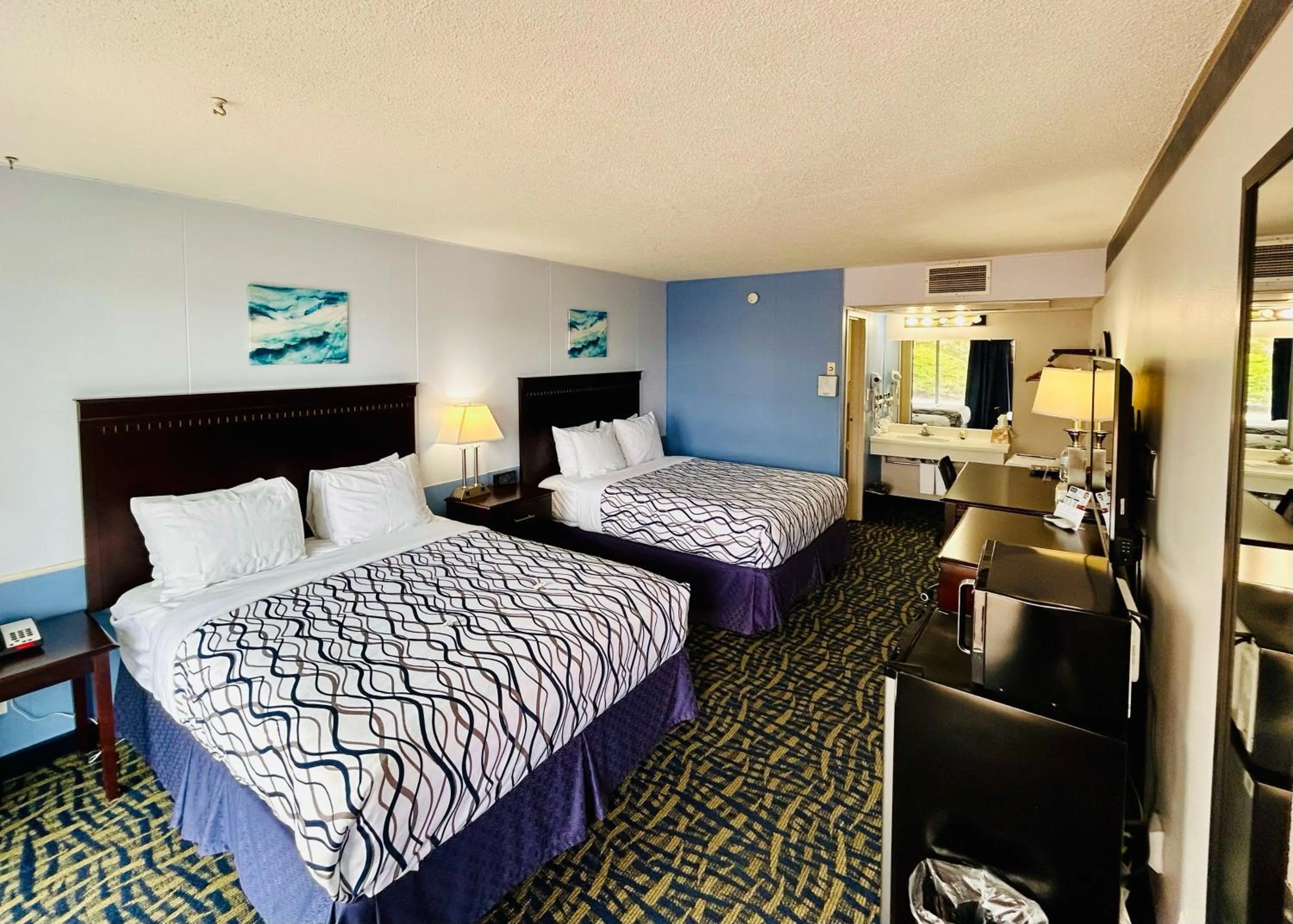 Photo of the whole room, Bed in Hospitality Inn