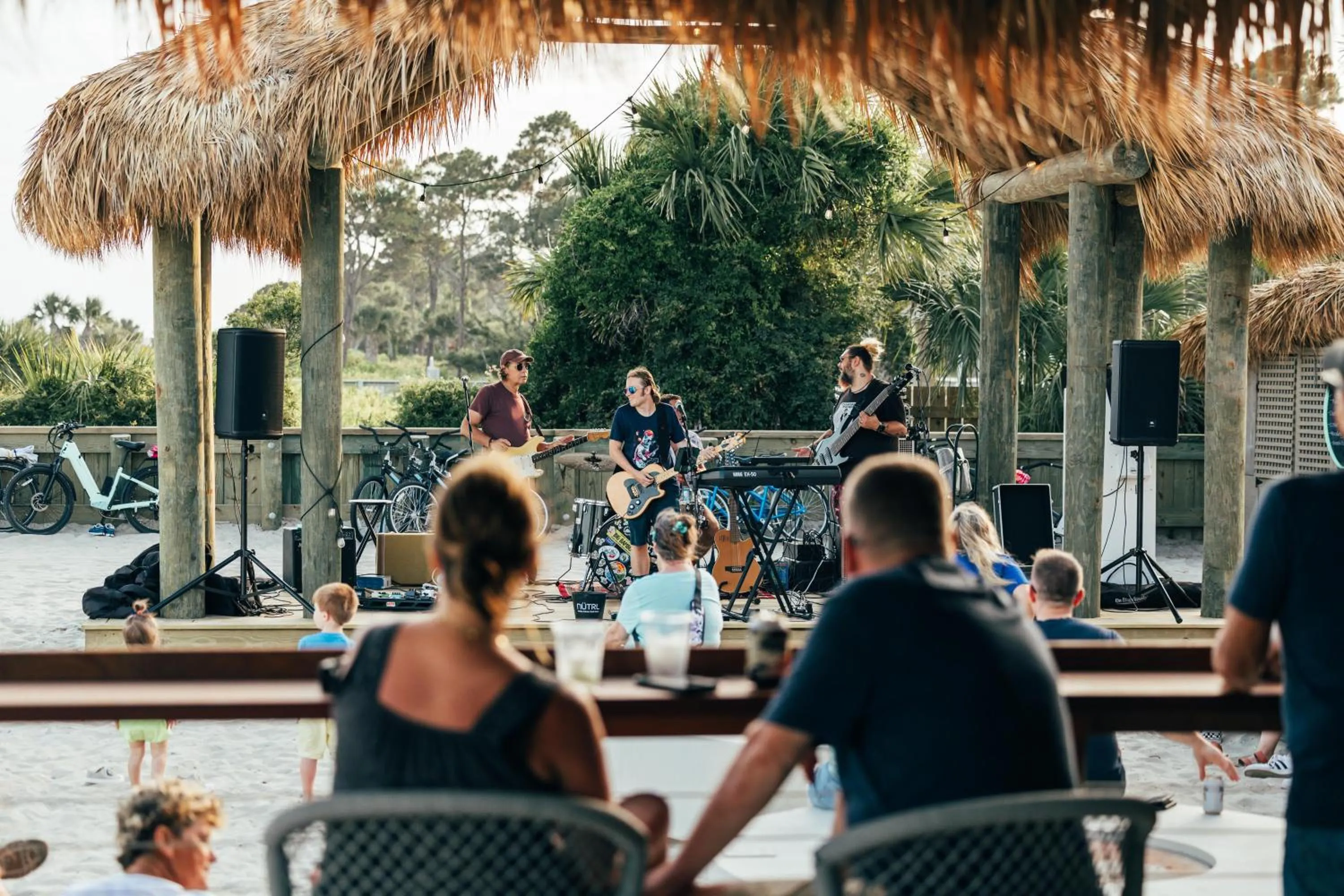 Lounge or bar in Beach House Resort Hilton Head Island