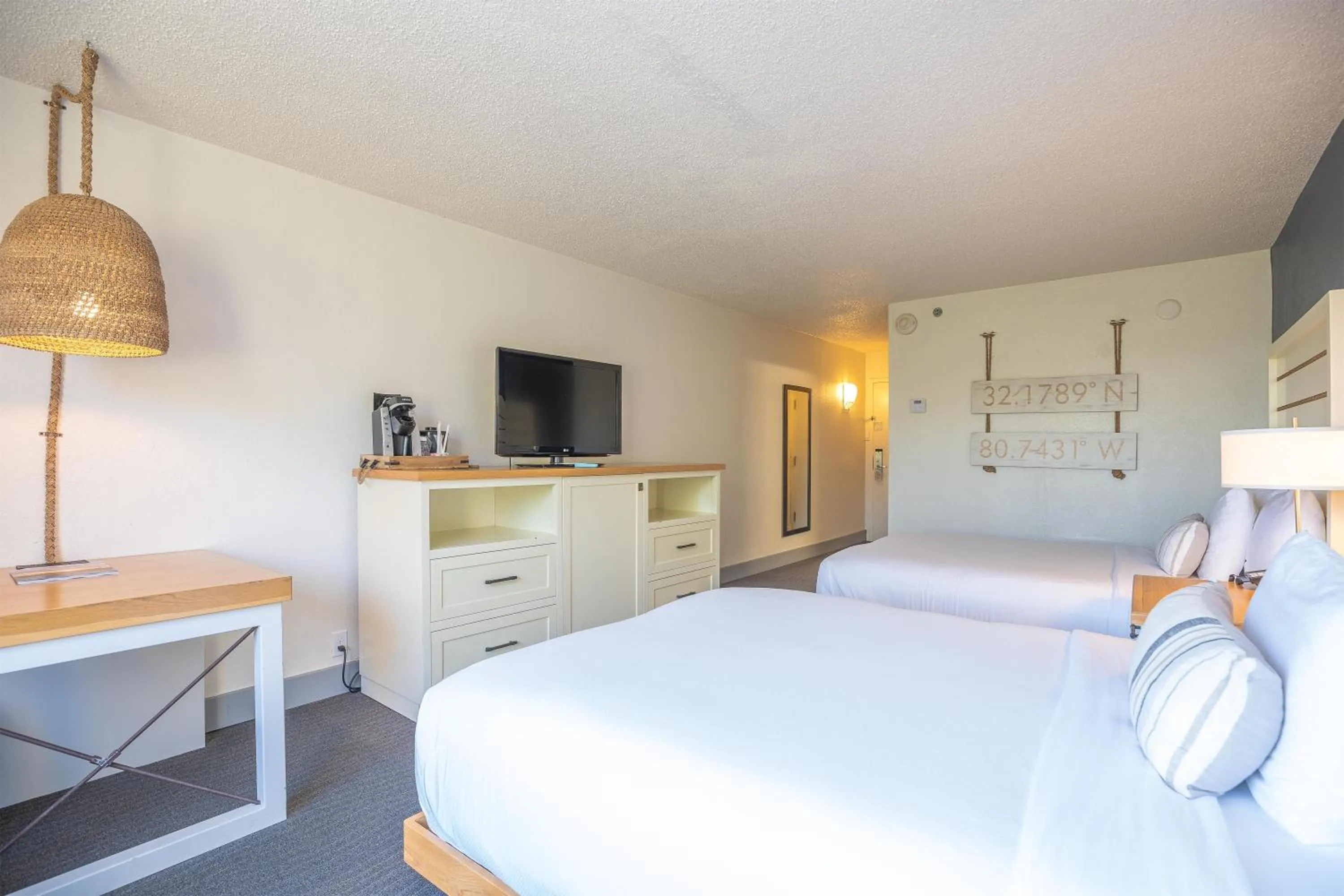 Bedroom, Bed in Beach House Resort Hilton Head Island