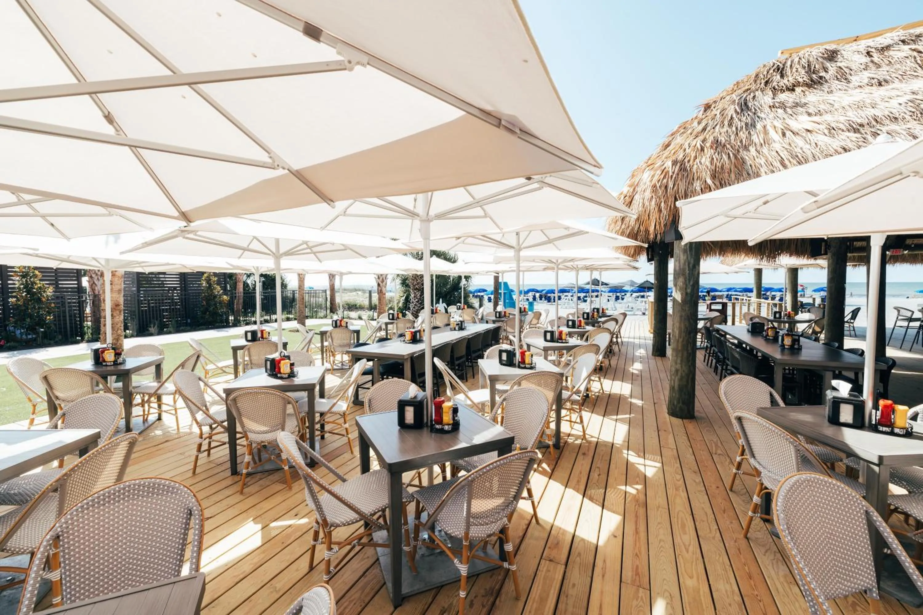 Lounge or bar in Beach House Resort Hilton Head Island