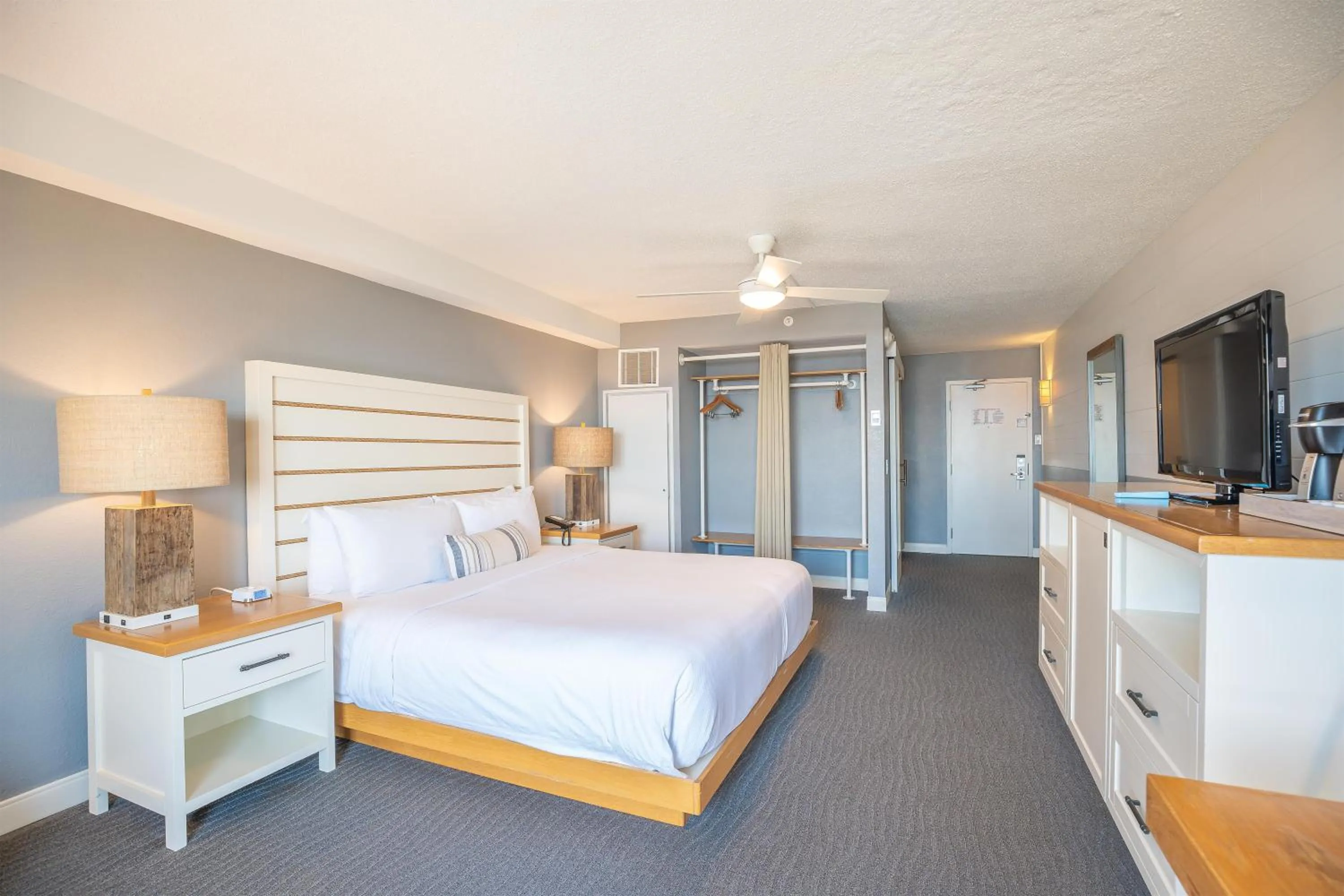 Bedroom, Bed in Beach House Resort Hilton Head Island