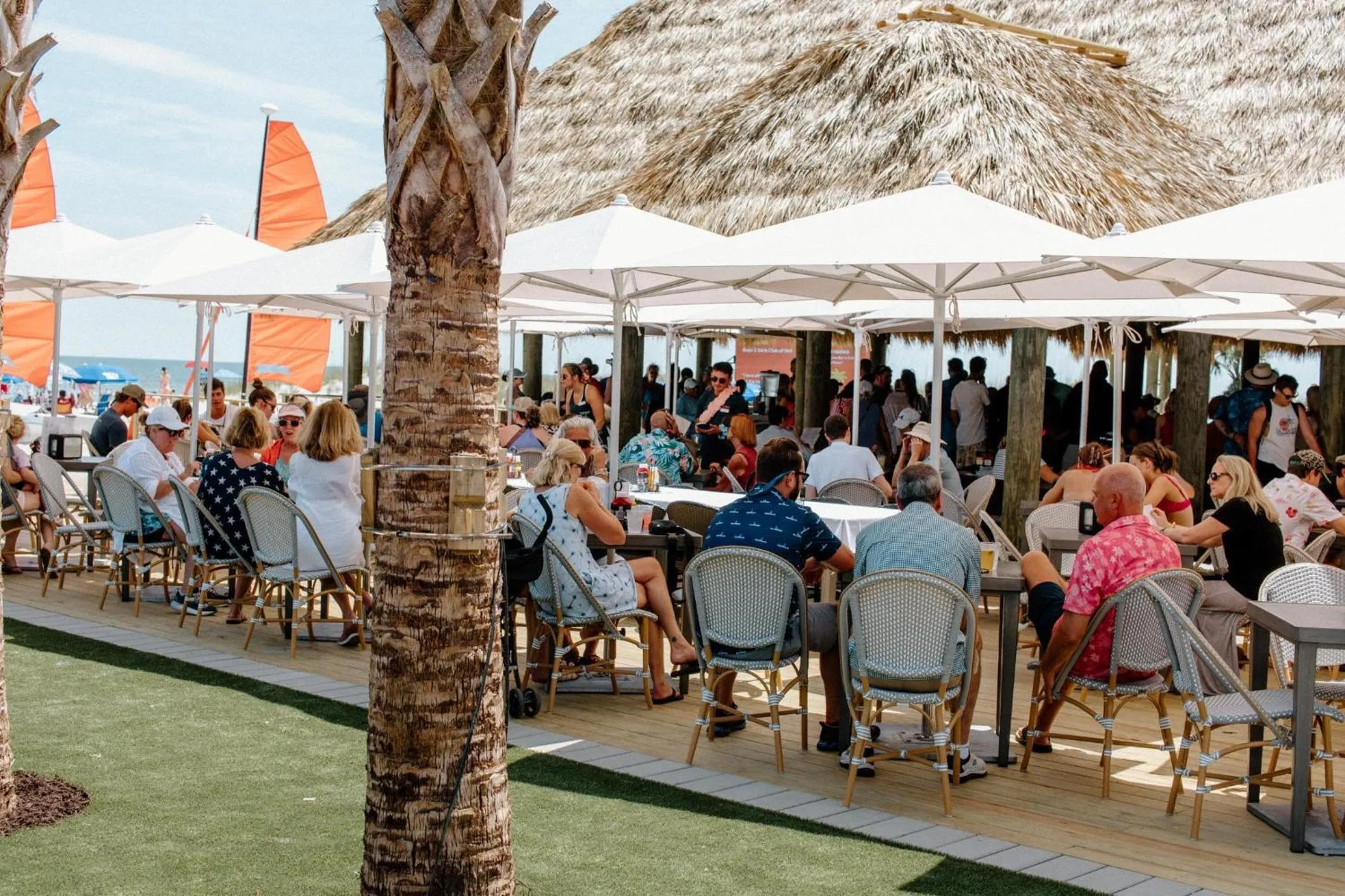 Lounge or bar in Beach House Resort Hilton Head Island