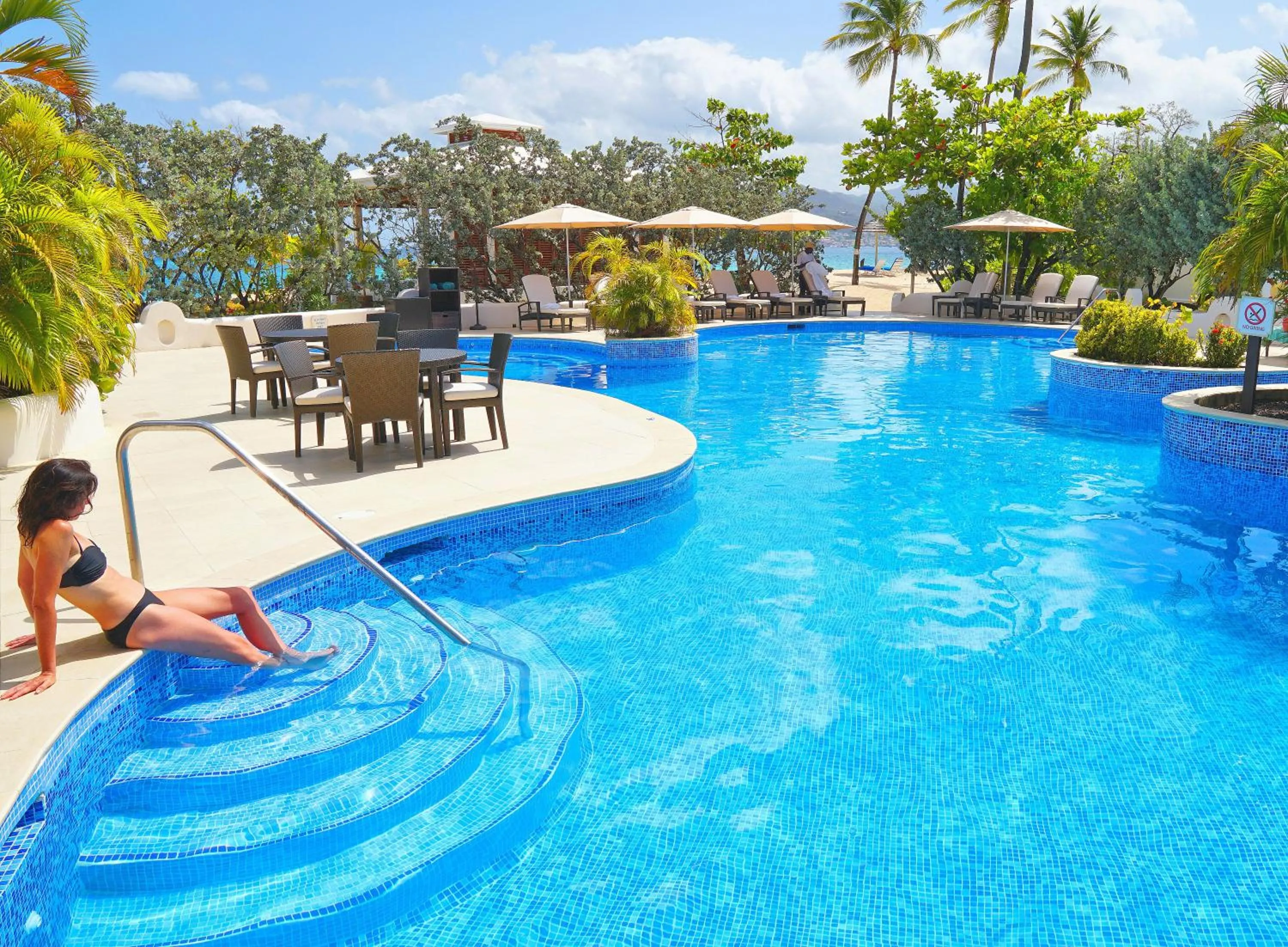 Swimming pool in Spice Island Beach Resort