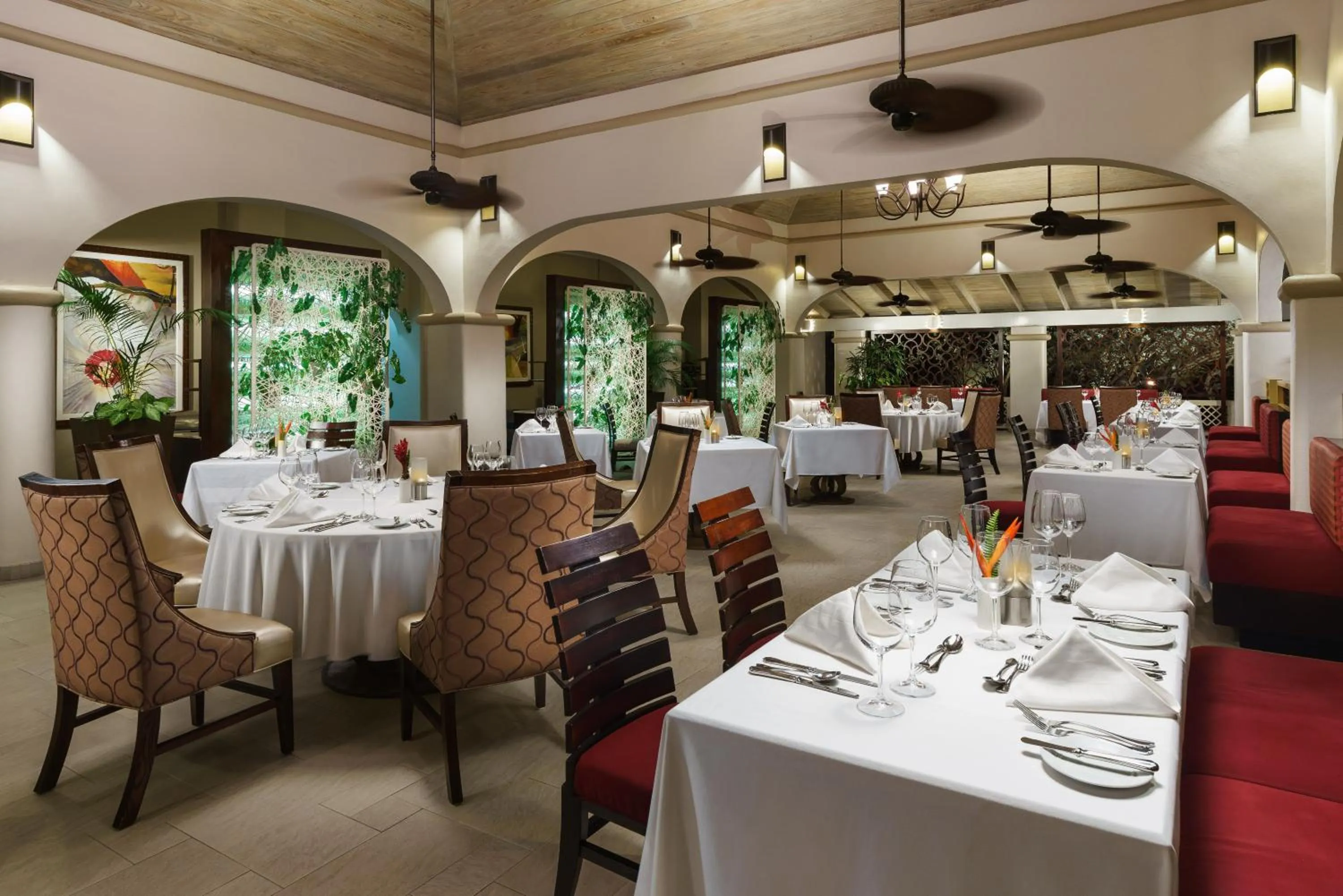 Restaurant/places to eat in Spice Island Beach Resort