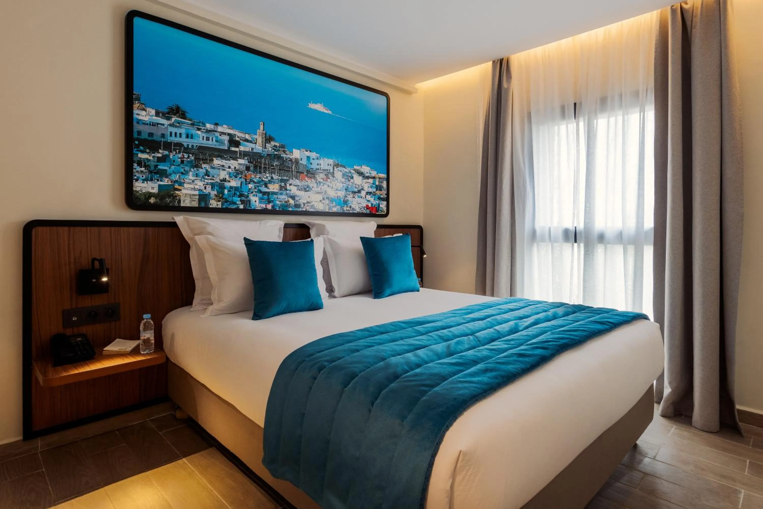 Photo of the whole room, Bed in MIA Urban Detroit Tanger