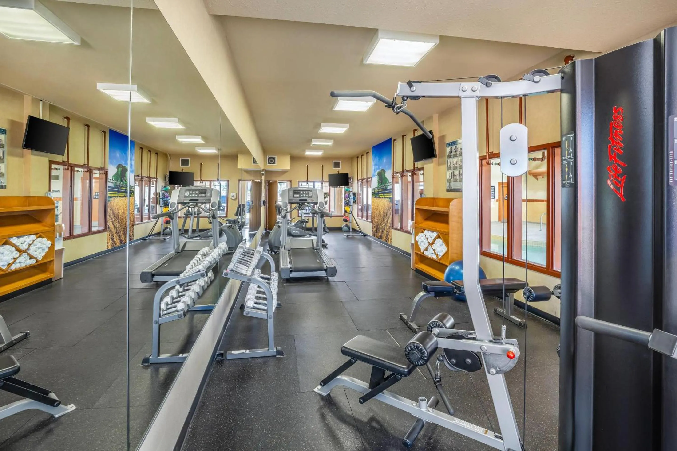 Fitness centre/facilities in Clarion Pointe