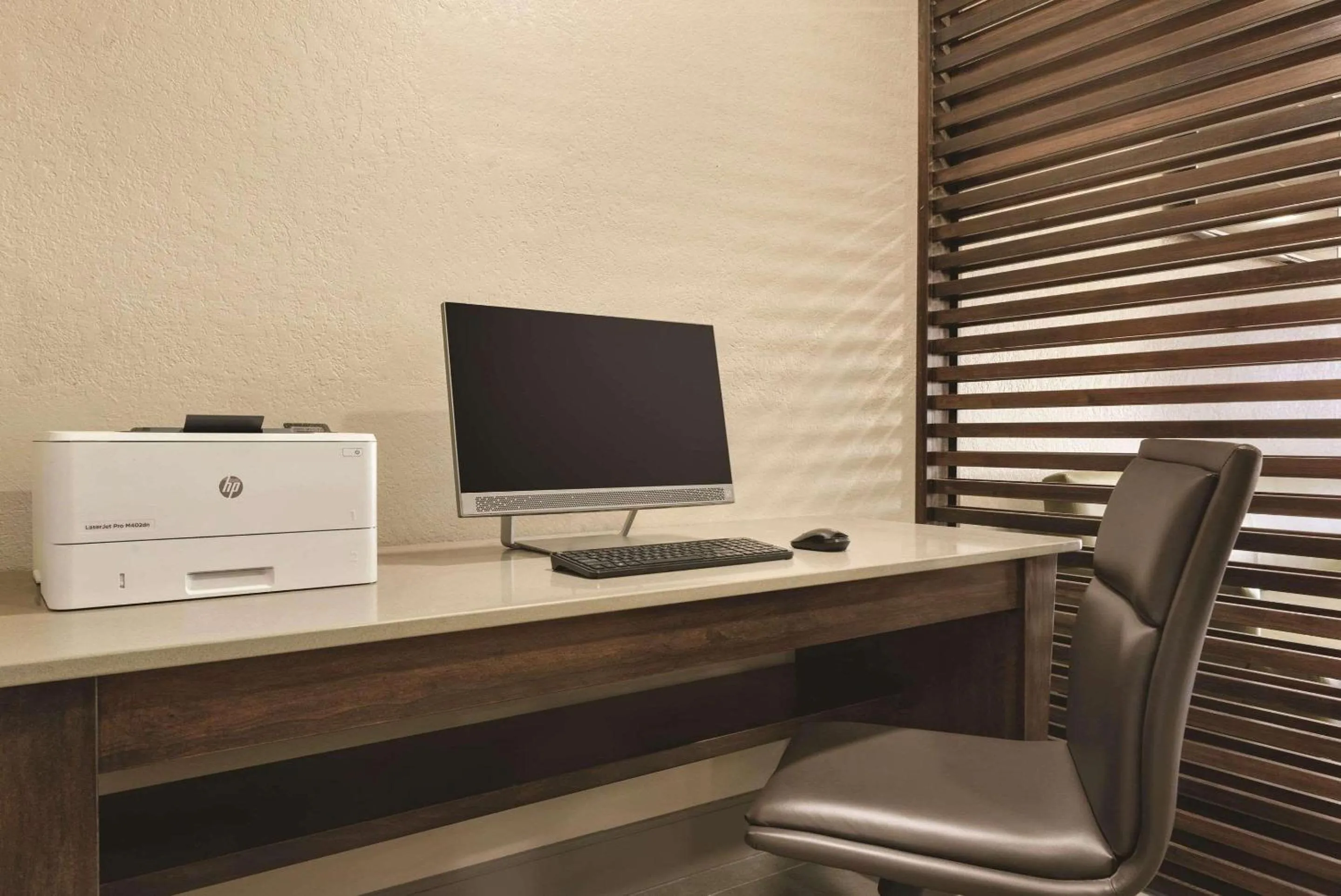 Business facilities in Country Inn & Suites by Radisson, Coralville, IA