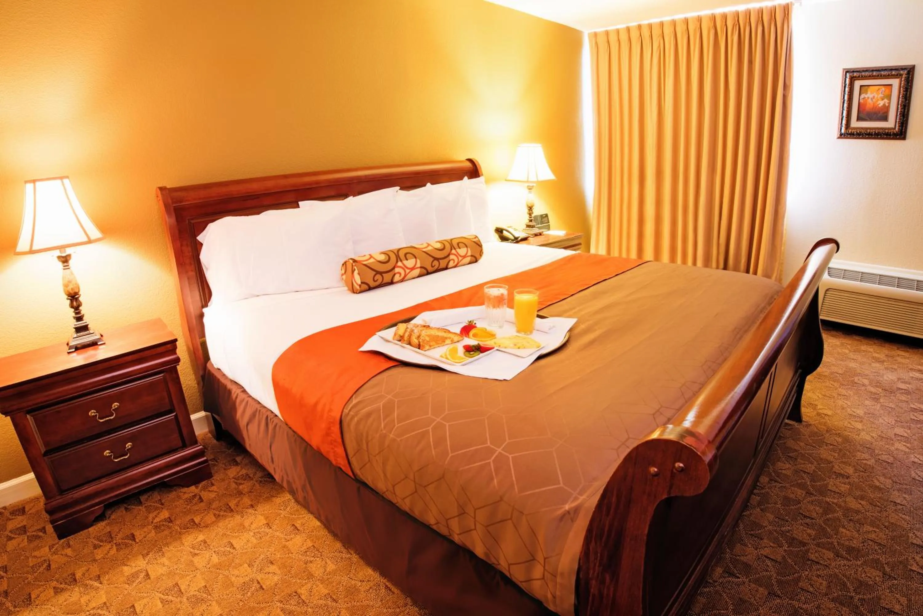 Bedroom, Bed in Village Inn Clemmons-Winston Salem, Trademark by Wyndham