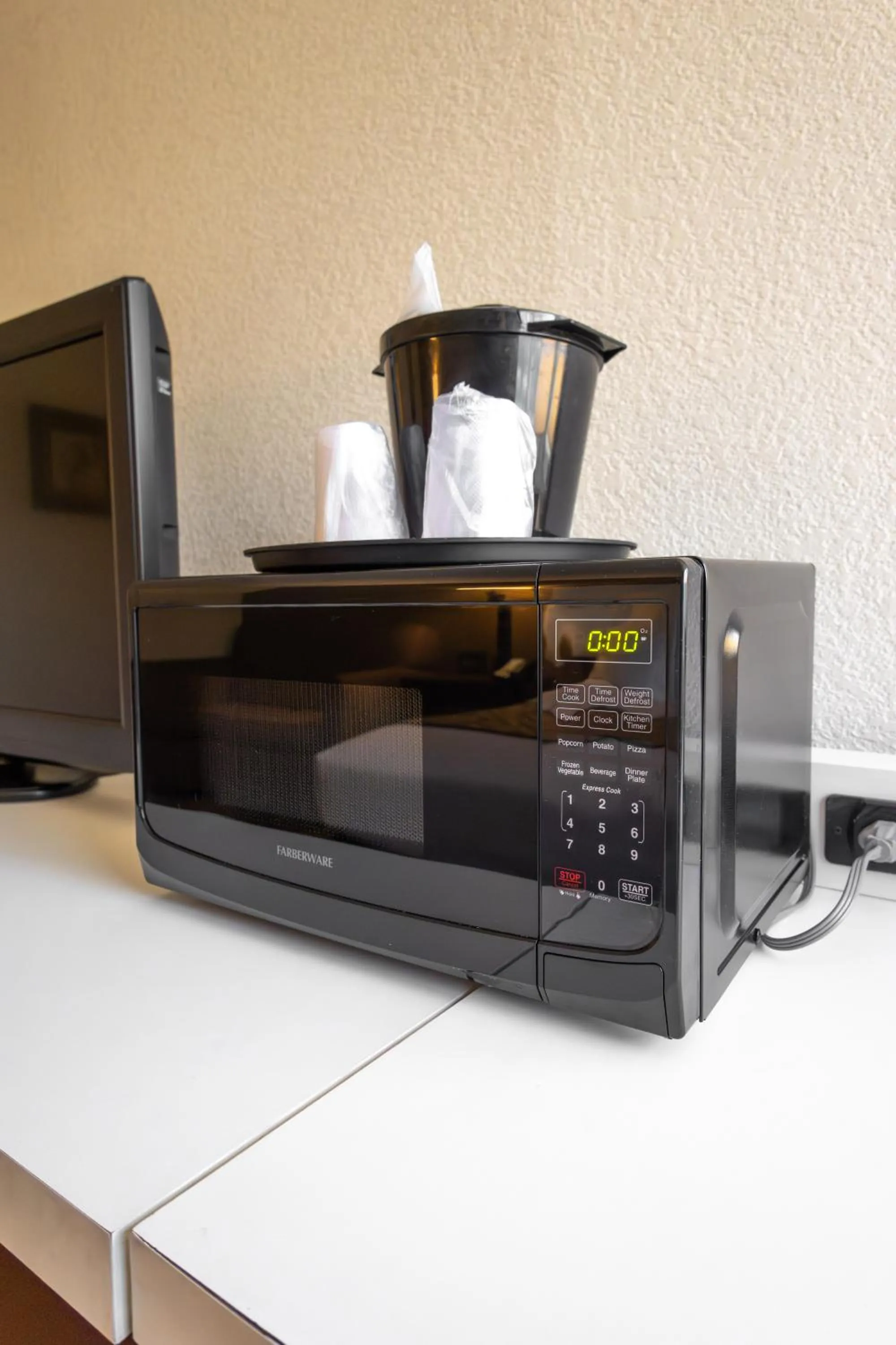 microwave in Village Inn Clemmons-Winston Salem, Trademark by Wyndham