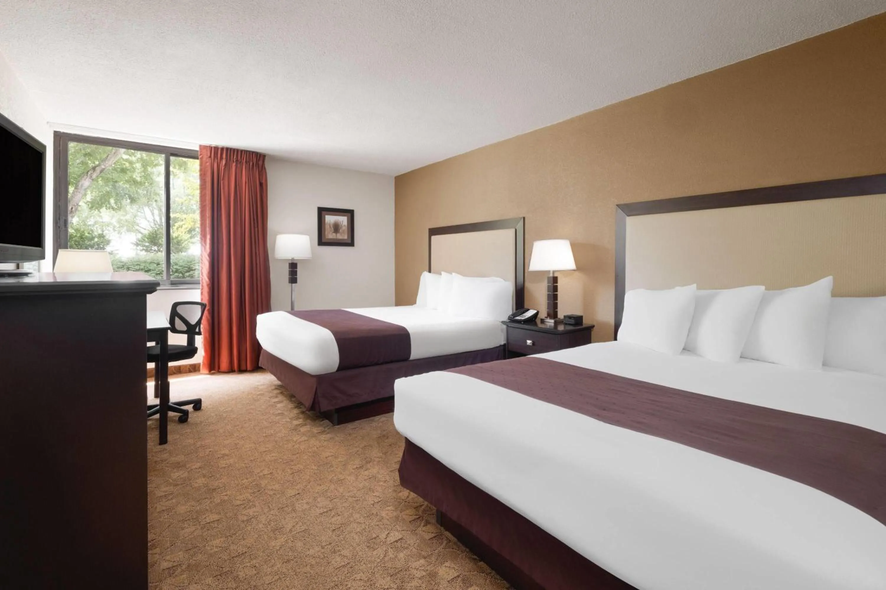 Photo of the whole room, Bed in Village Inn Clemmons-Winston Salem, Trademark by Wyndham