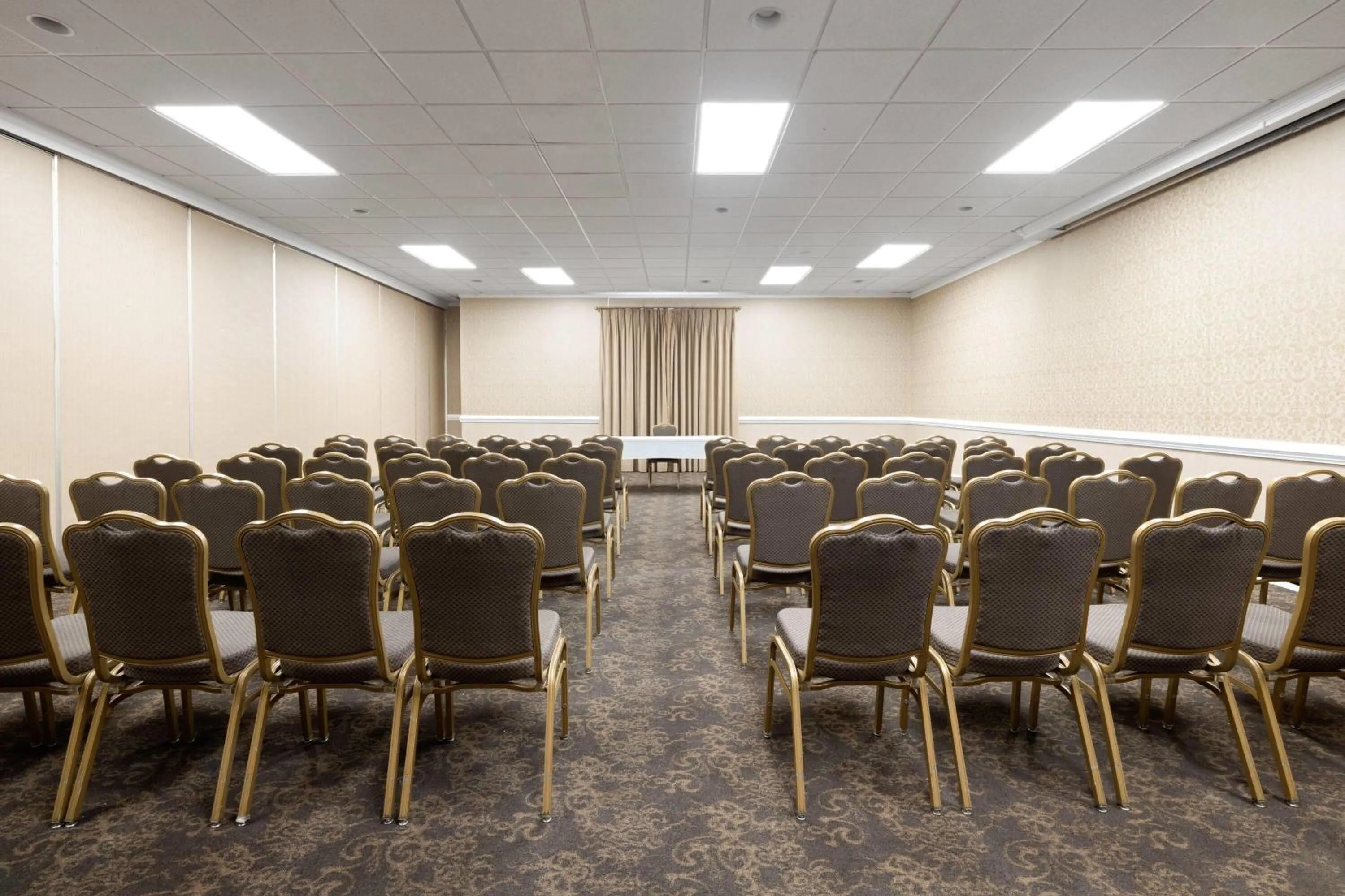 Meeting/conference room in Village Inn Clemmons-Winston Salem, Trademark by Wyndham