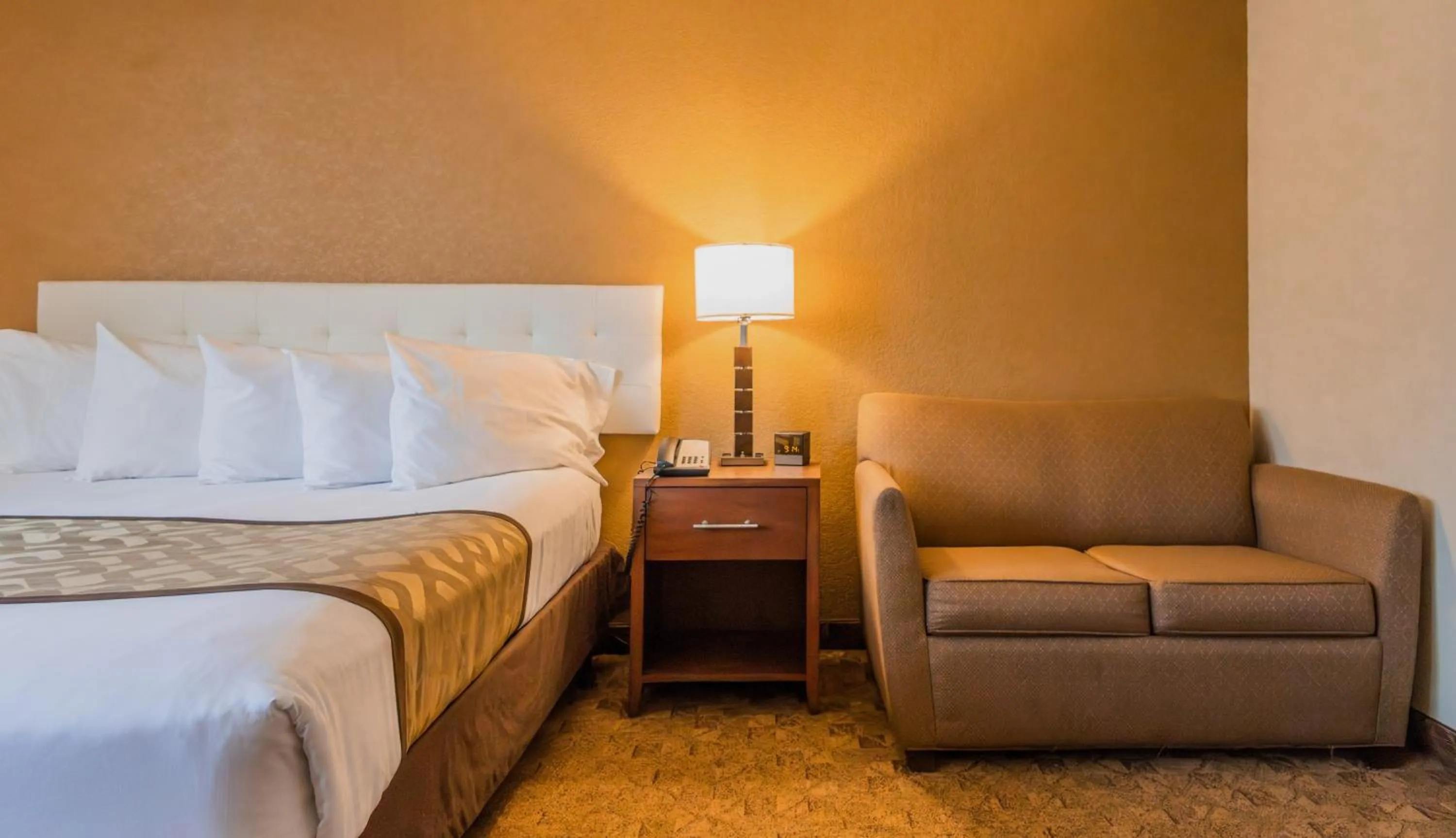 Bedroom, Bed in Village Inn Clemmons-Winston Salem, Trademark by Wyndham