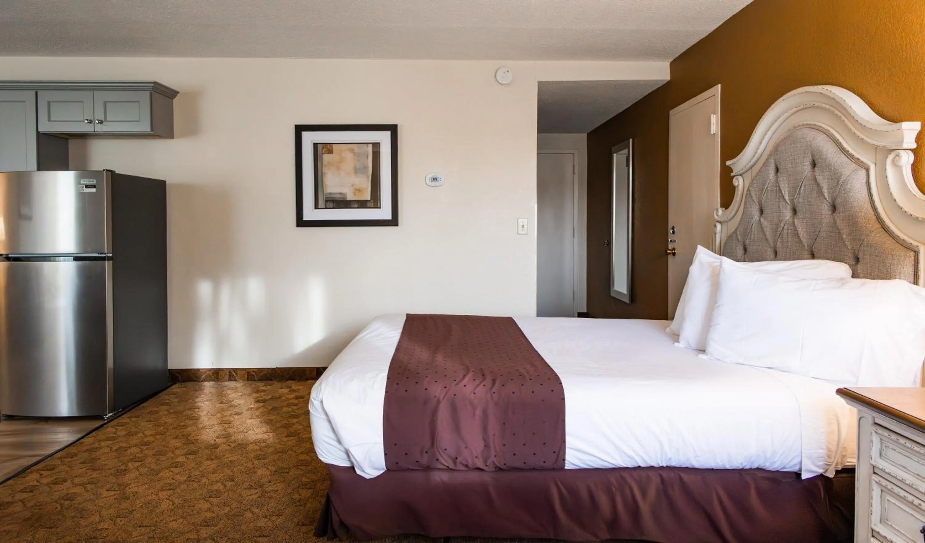 Bedroom, Bed in Village Inn Clemmons-Winston Salem, Trademark by Wyndham