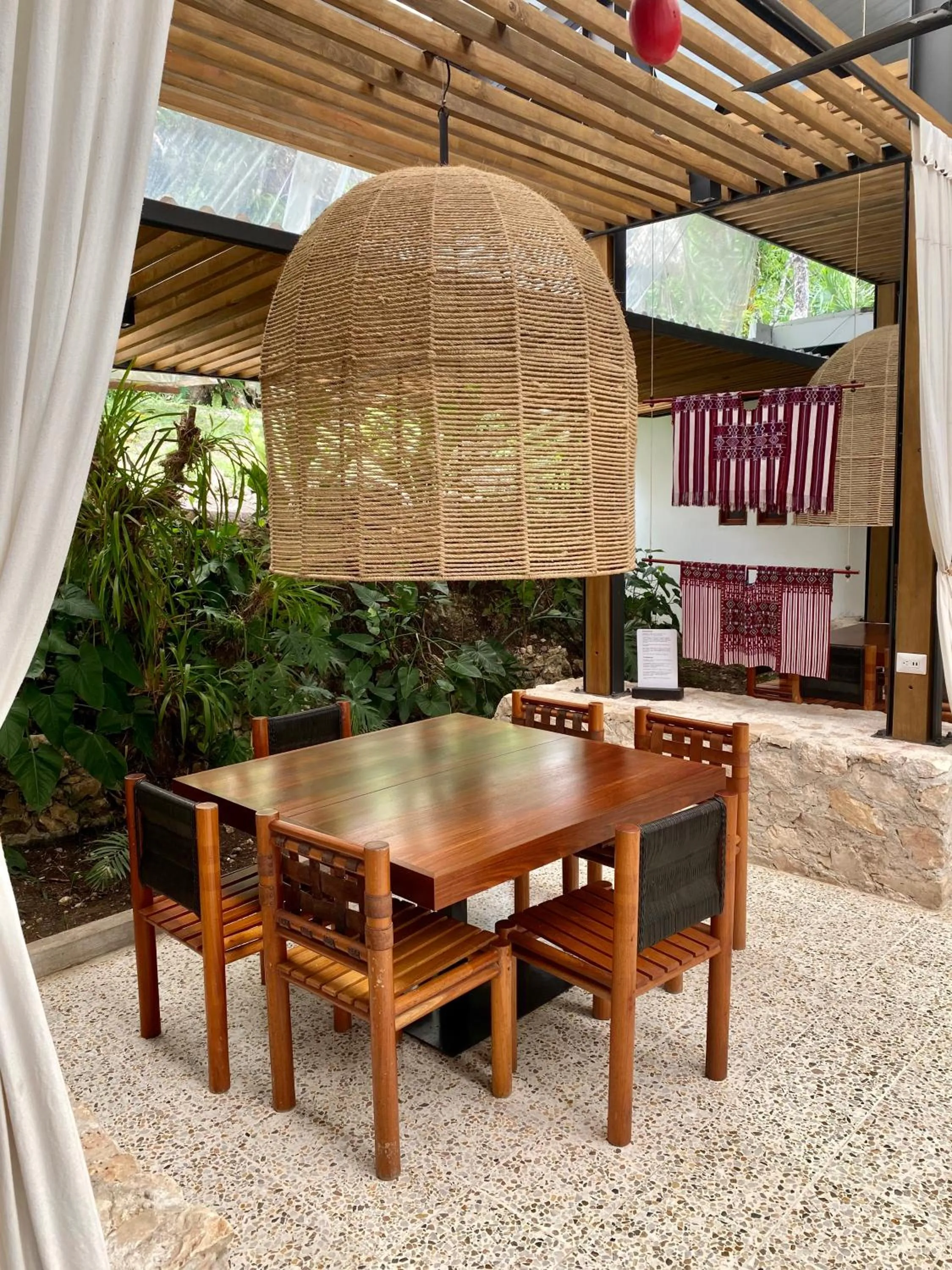 Restaurant/places to eat in Villa Maya