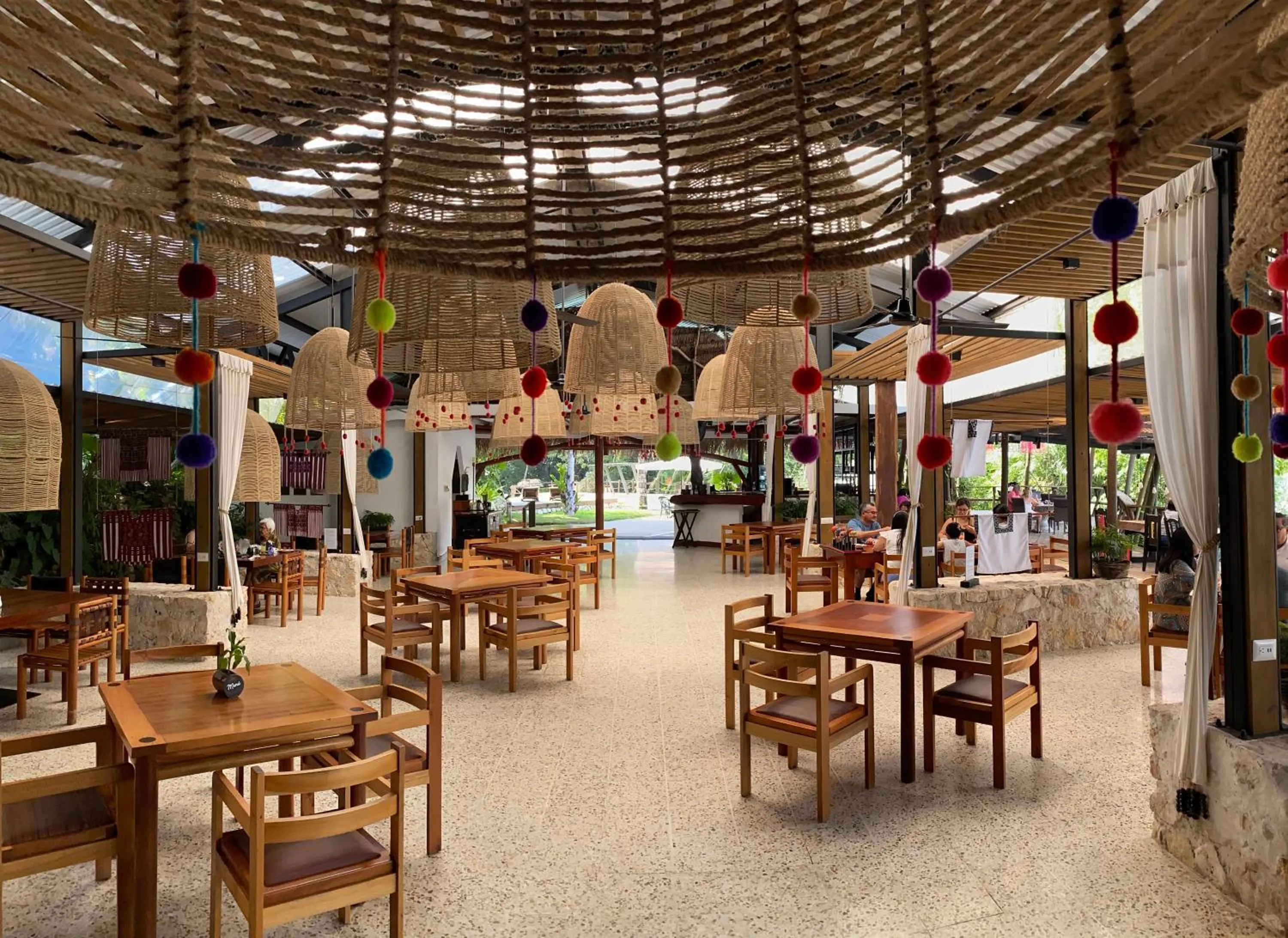 Restaurant/places to eat in Villa Maya