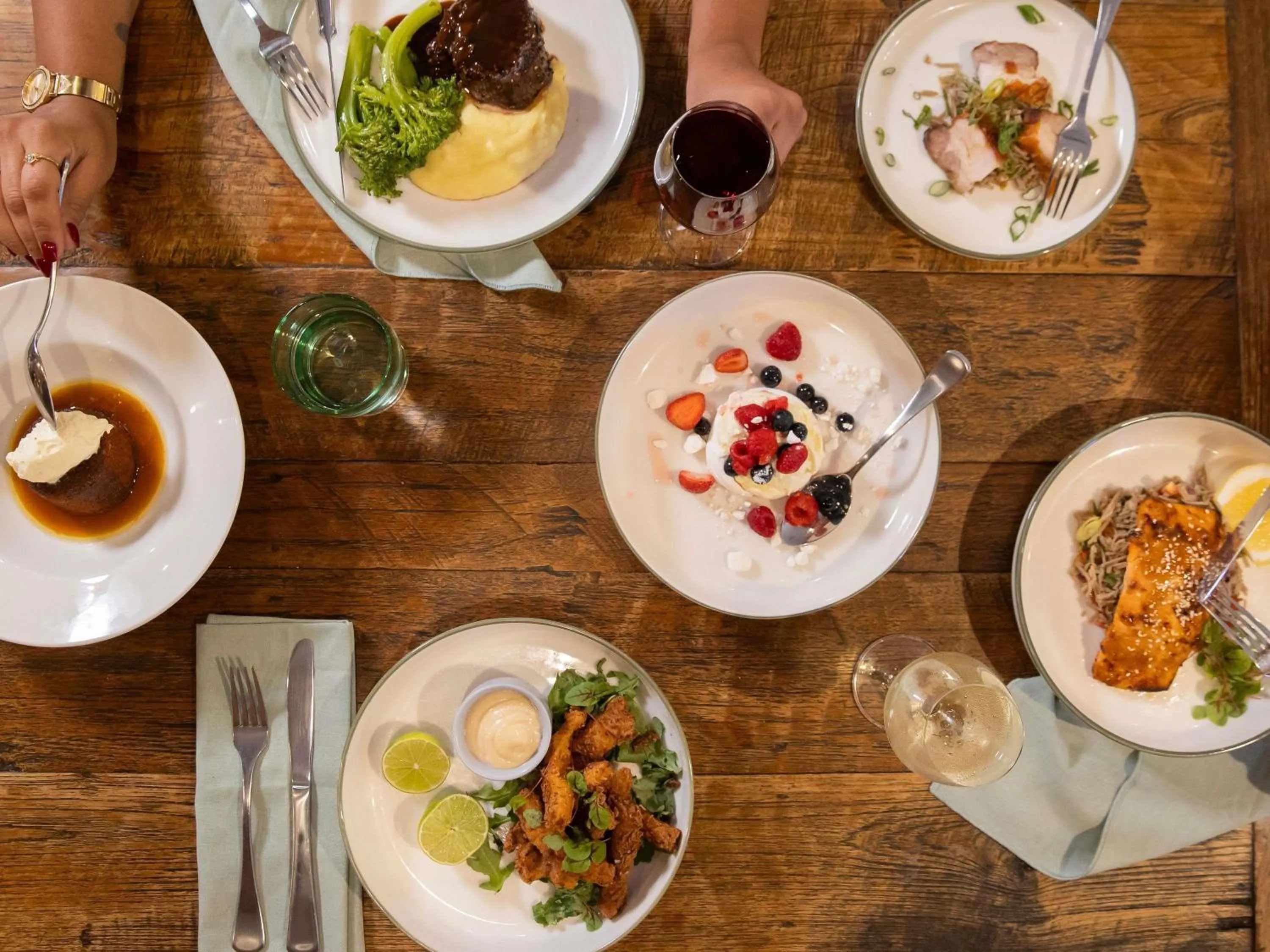 Restaurant/places to eat in Mercure Newcastle