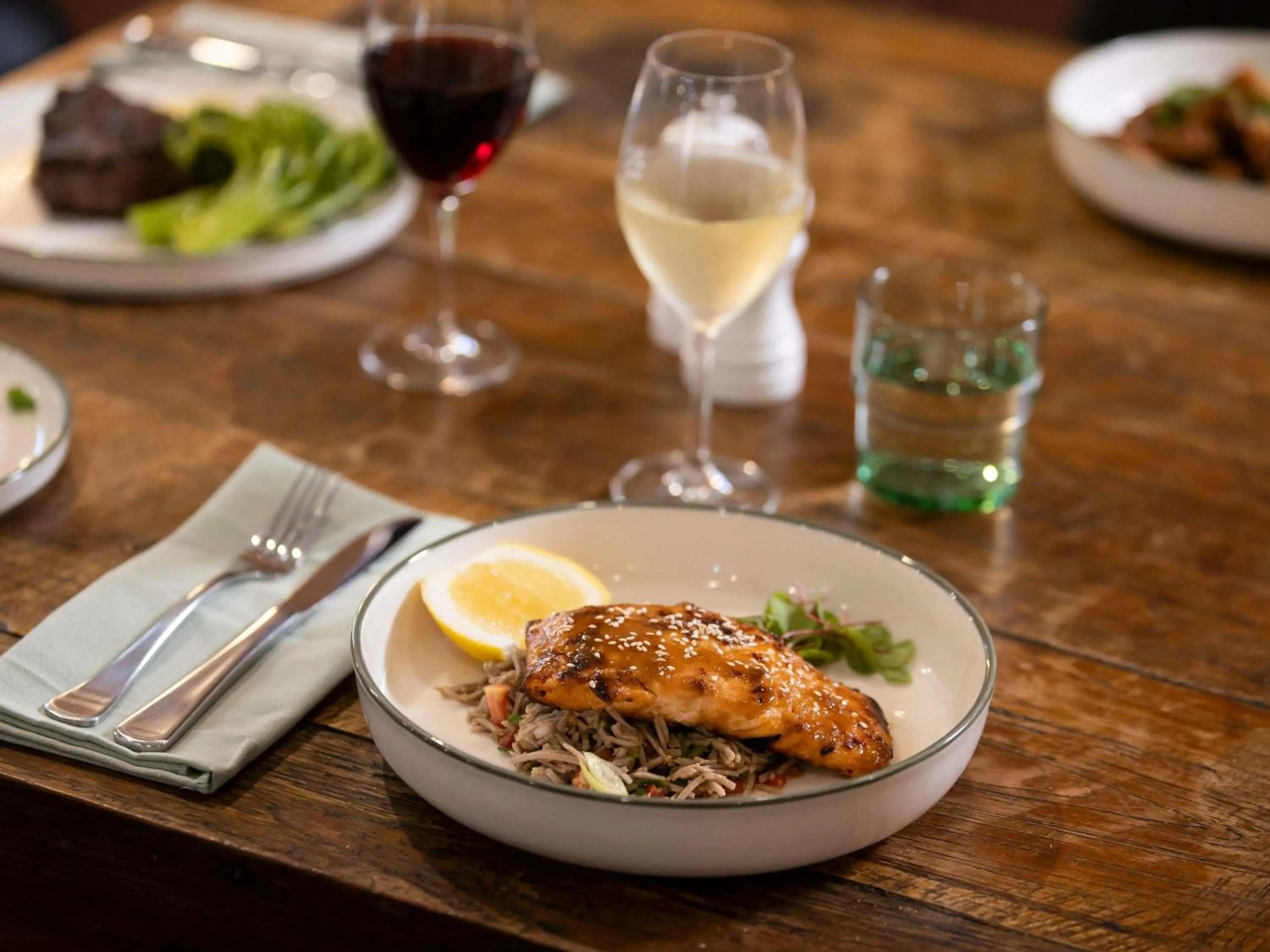 Restaurant/places to eat in Mercure Newcastle