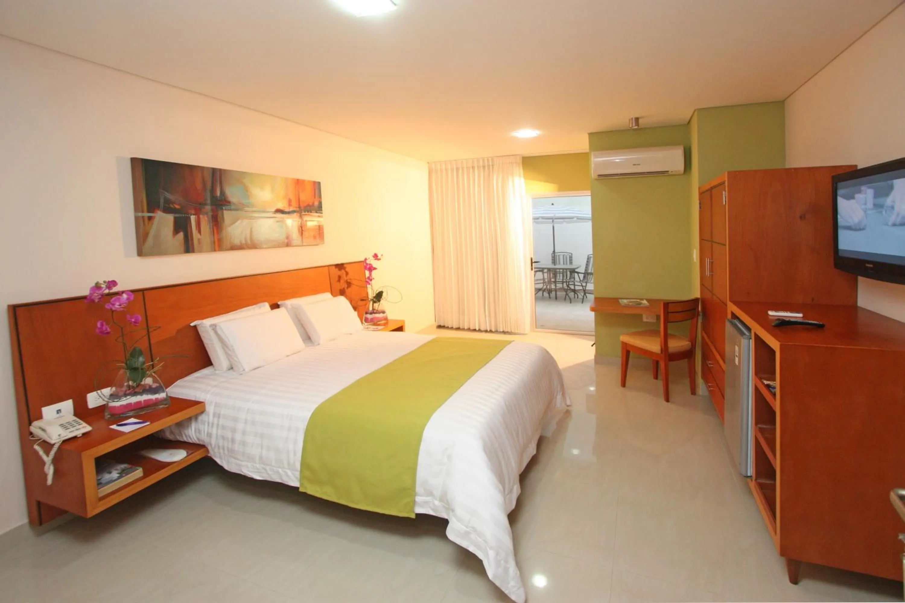 Photo of the whole room, Bed in Hotel Atrium Plaza