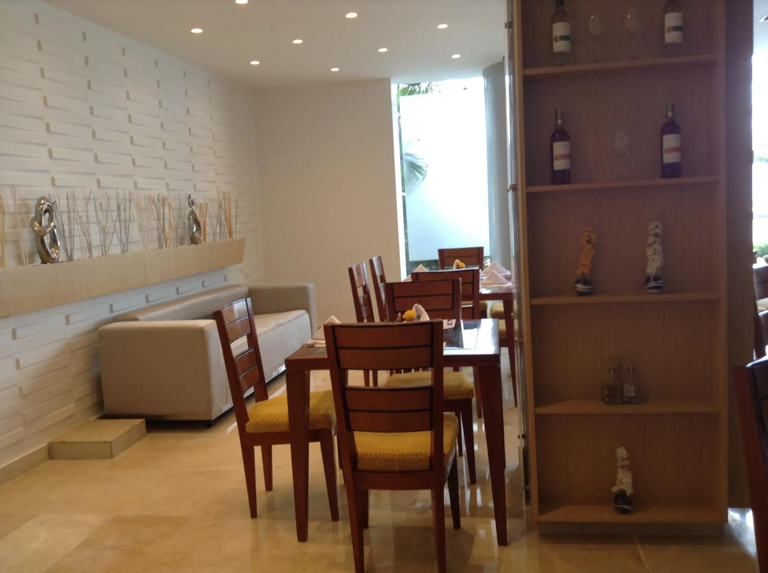 Seating area in Hotel Atrium Plaza