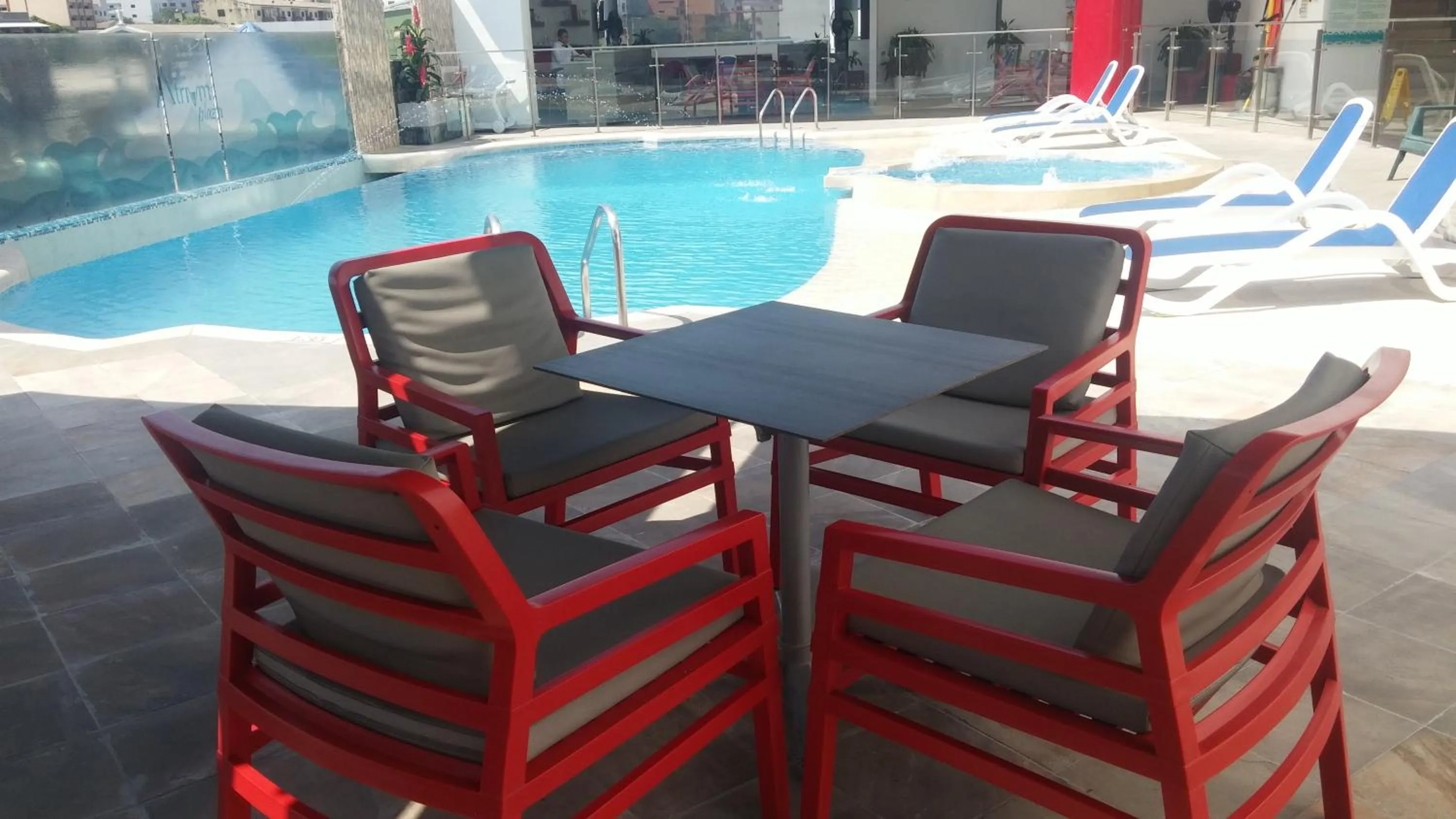 Swimming pool in Hotel Atrium Plaza