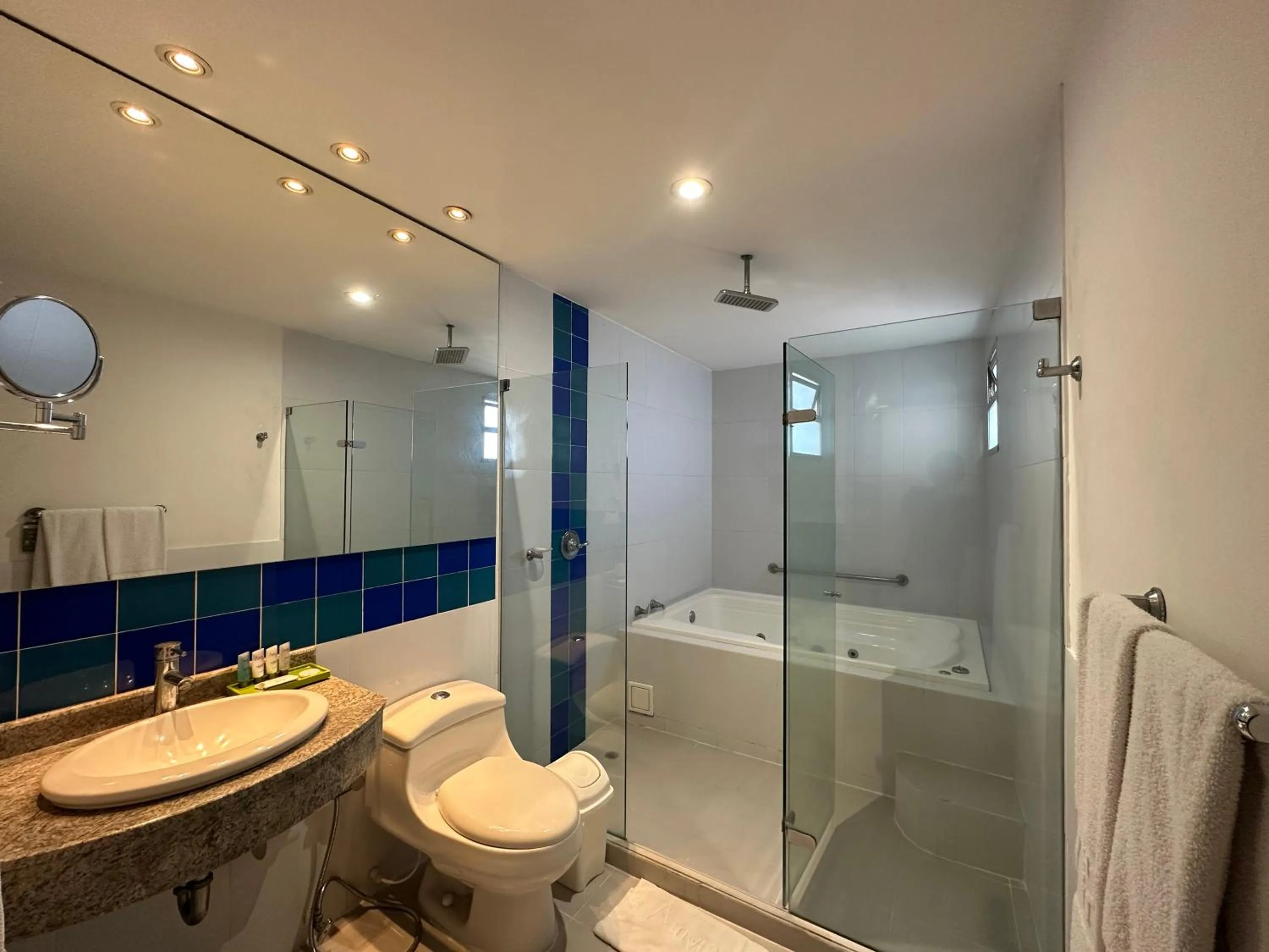 Bathroom in Hotel Atrium Plaza