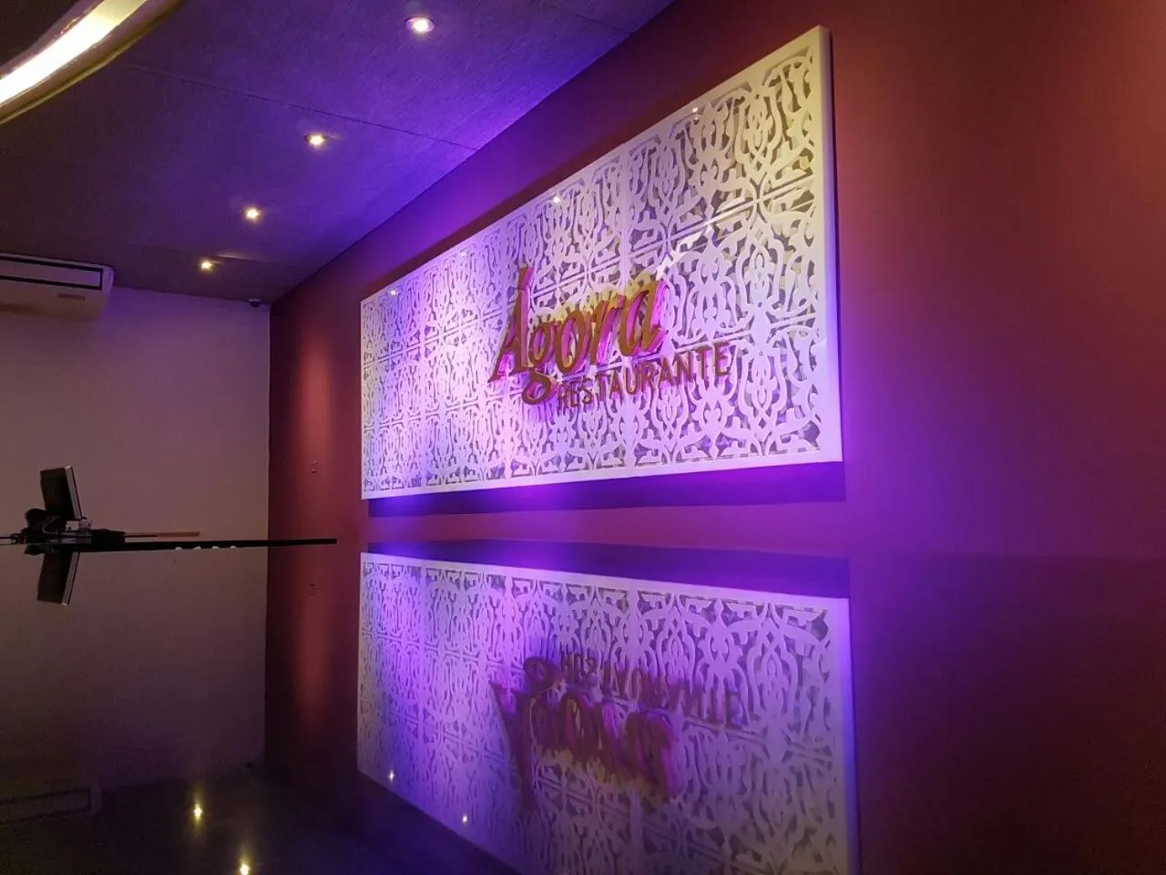 Restaurant/places to eat in Hotel Atrium Plaza