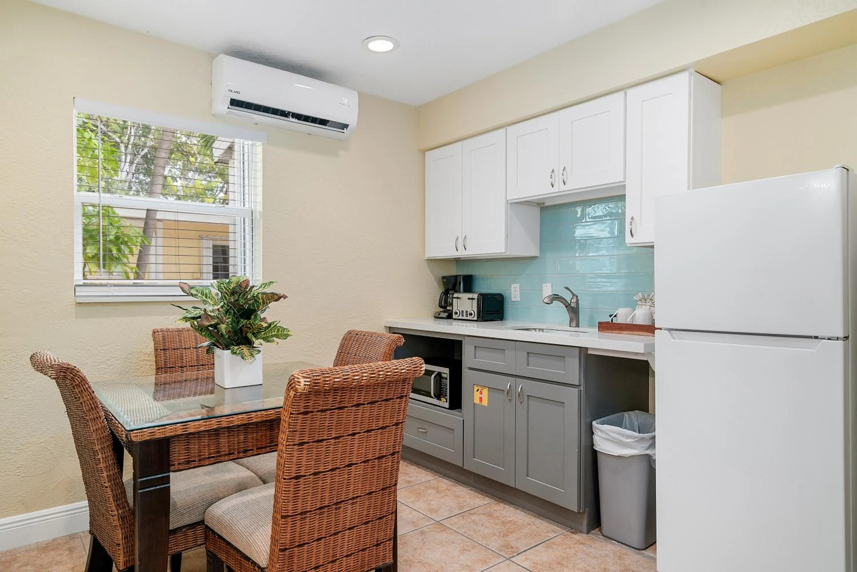Kitchen or kitchenette in Bay Harbor Lodge