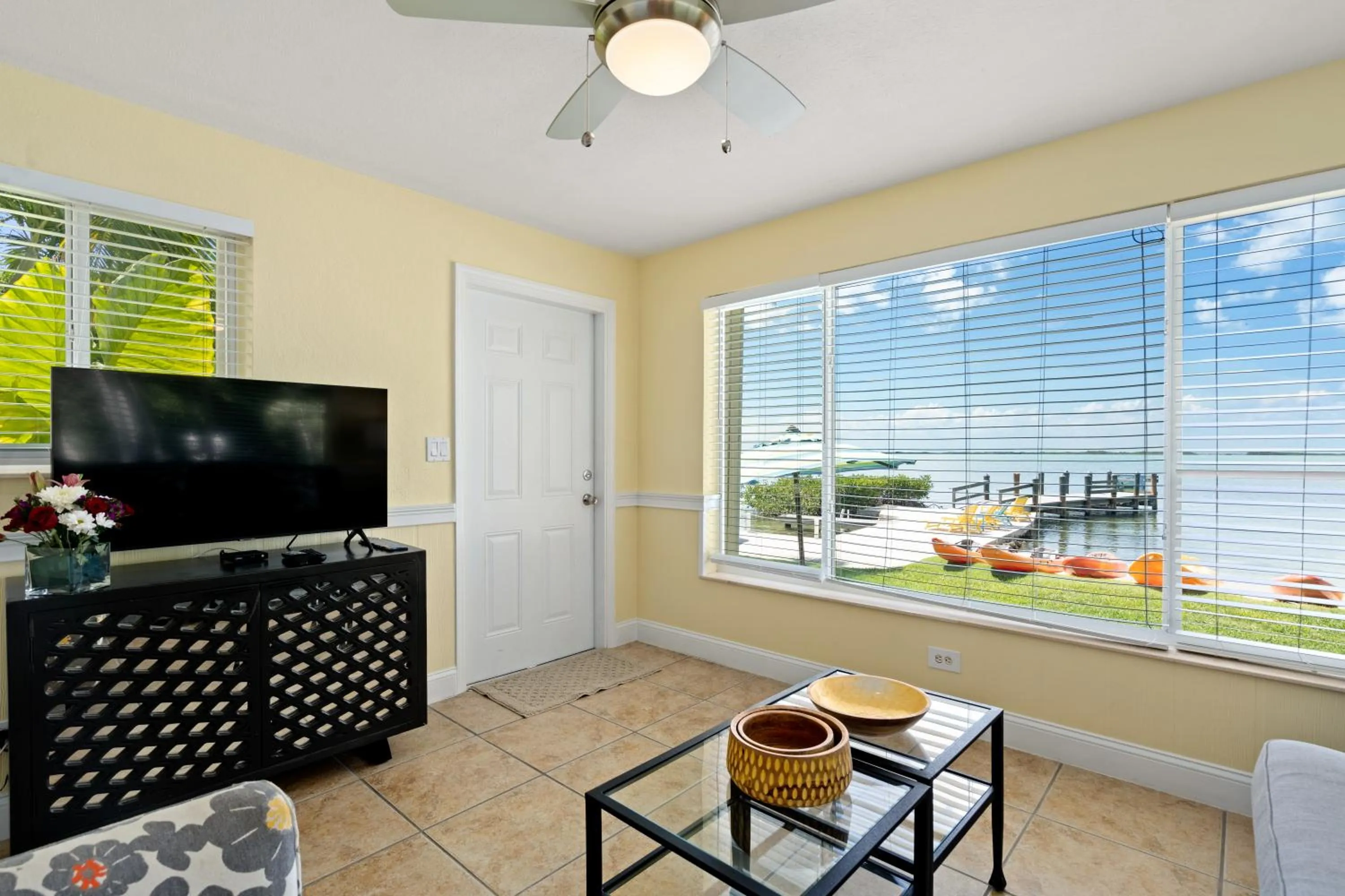 Living room in Bay Harbor Lodge