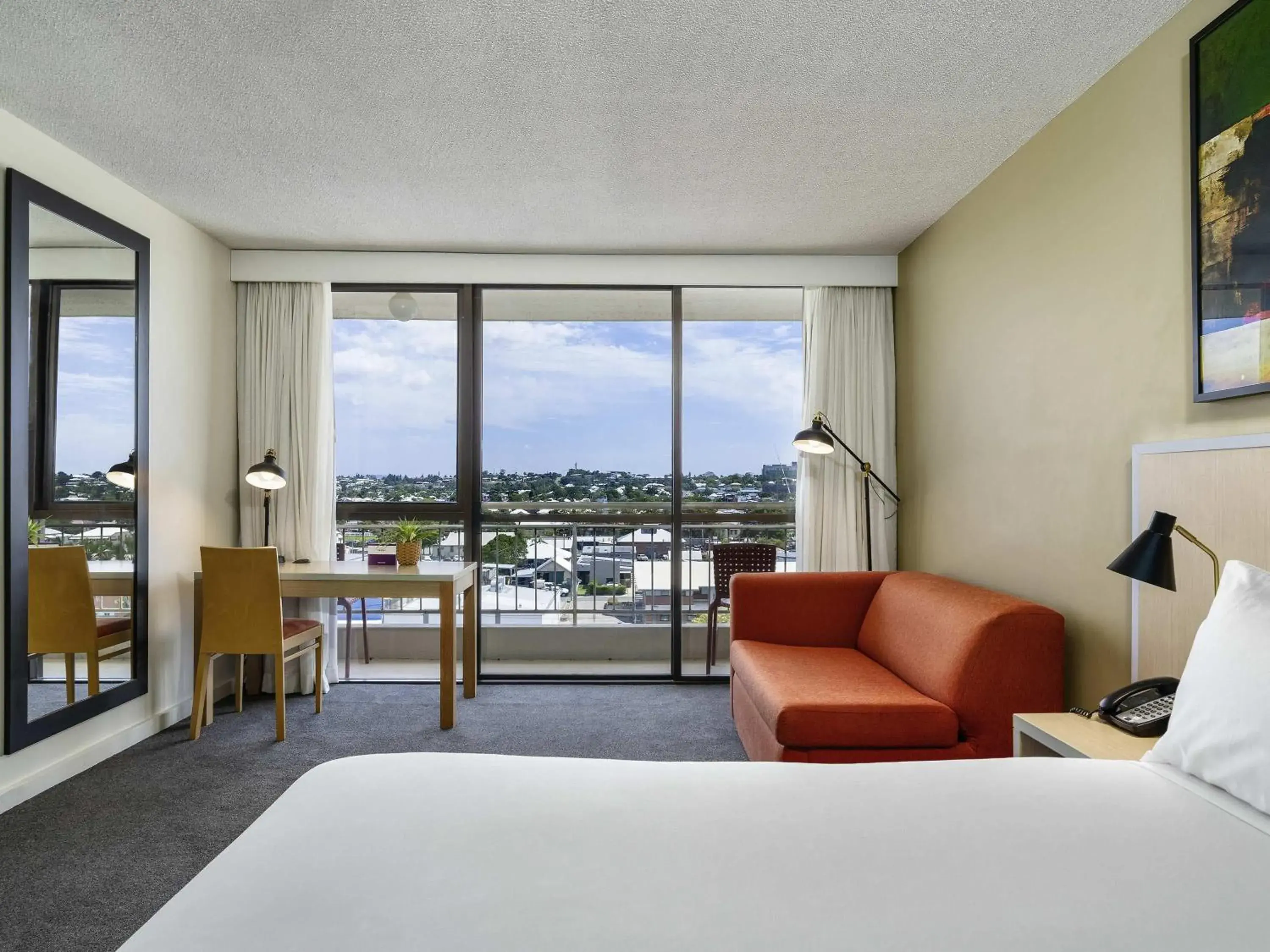 Standard Queen Room - City Side in Mercure Rockhampton Standard Queen Room - City Side in Mercure Rockhampton