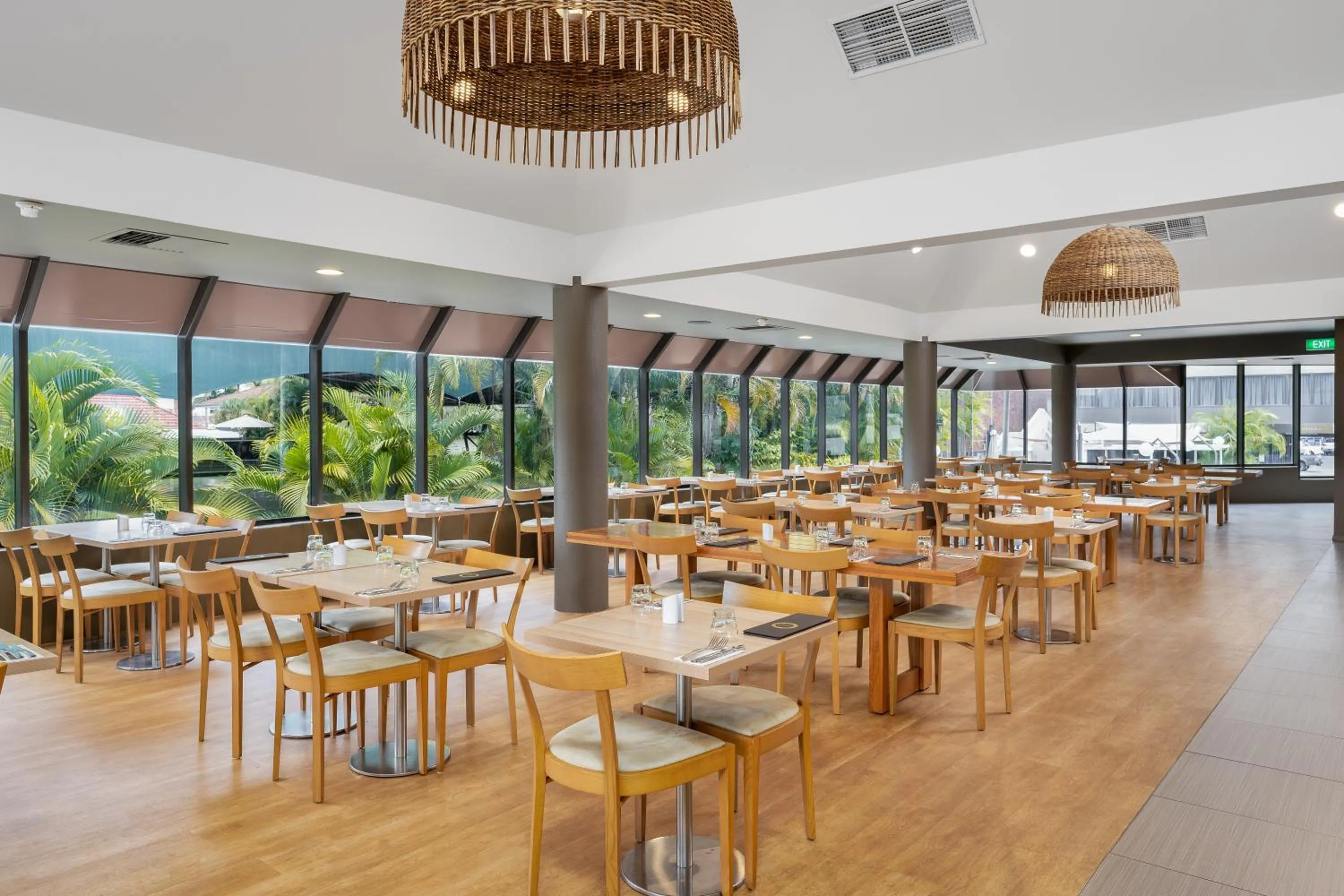 Restaurant/places to eat in Mercure Rockhampton