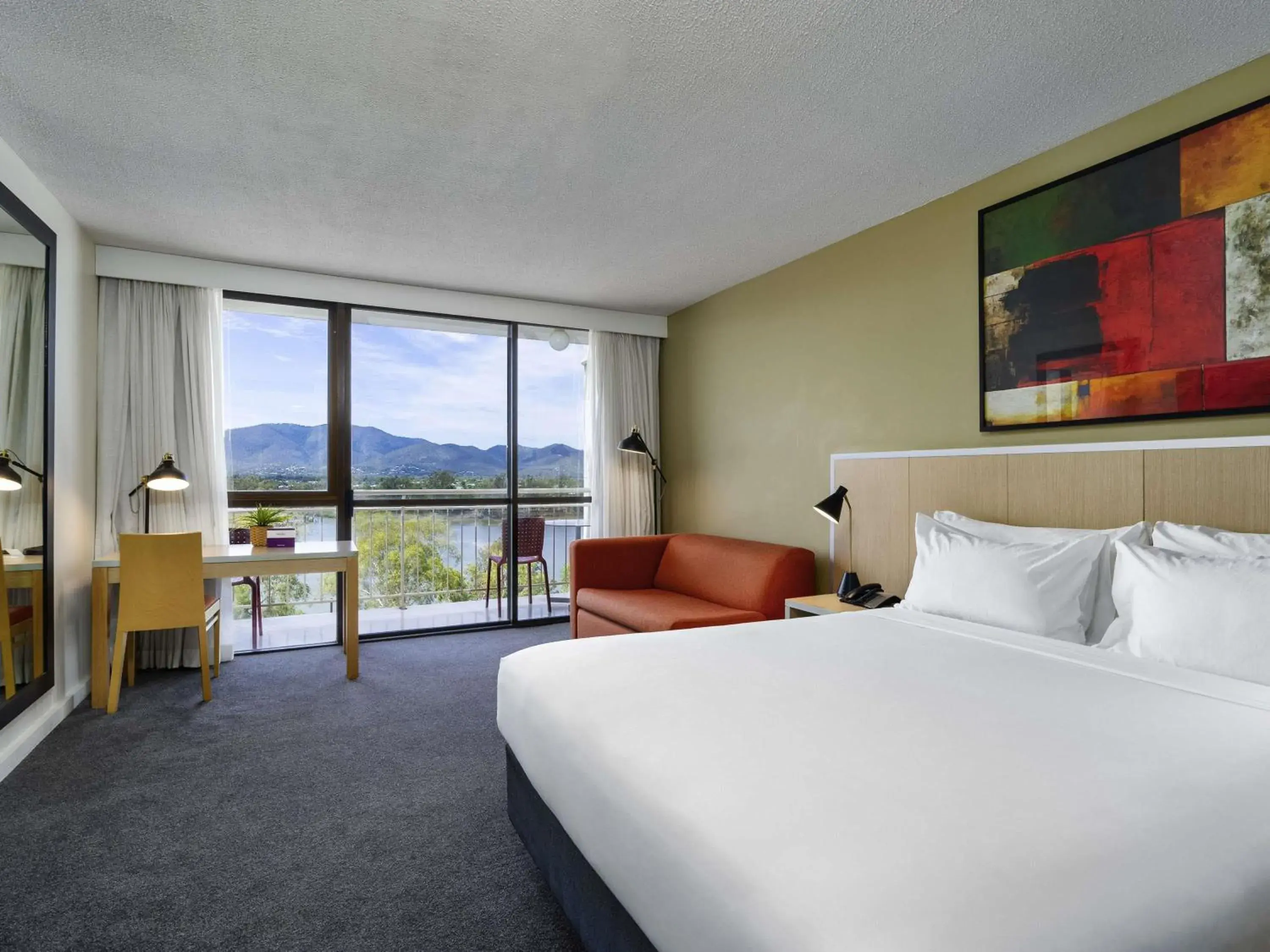 Standard Queen Room - River Side in Mercure Rockhampton Standard Queen Room - River Side in Mercure Rockhampton