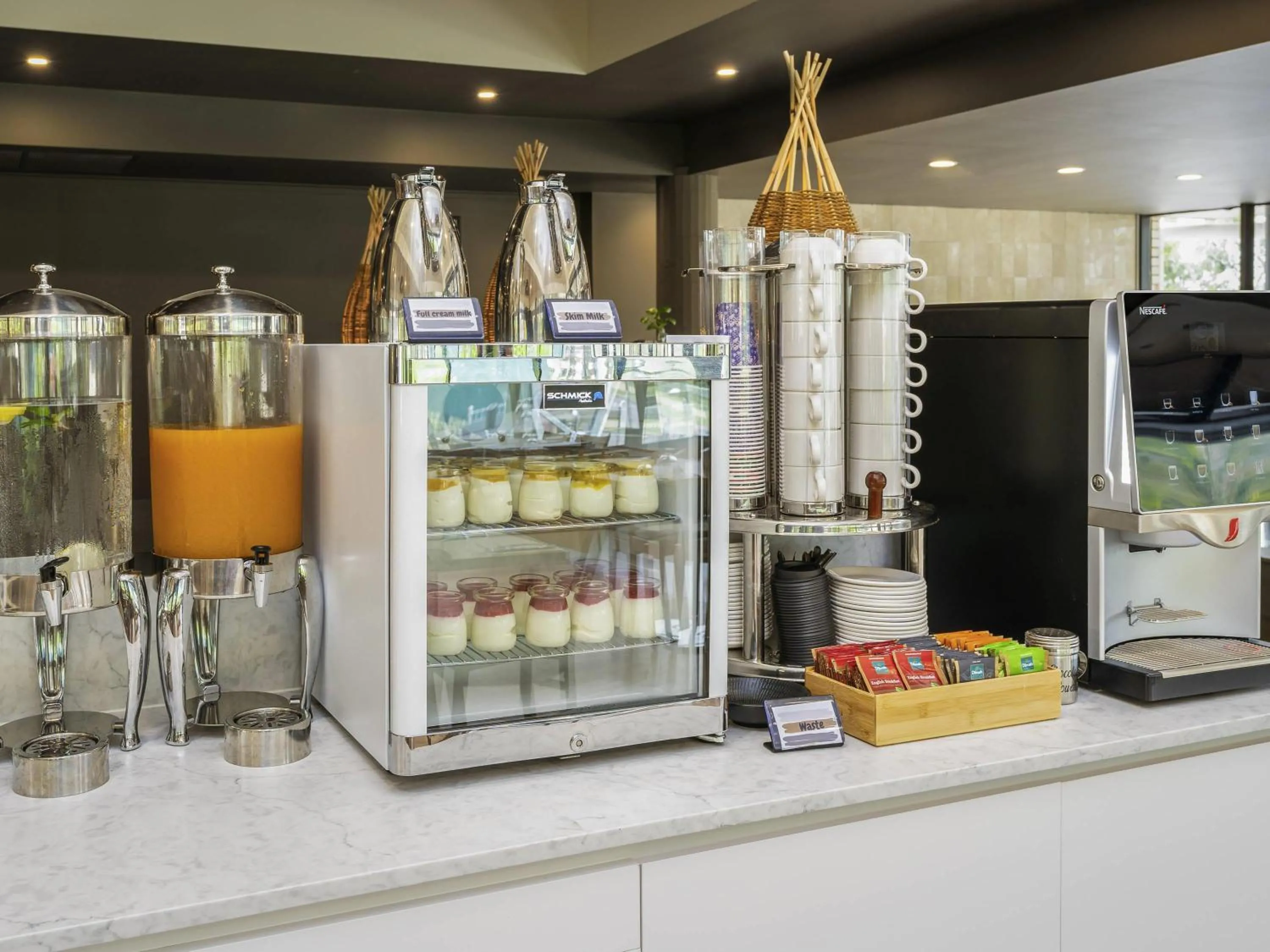 Restaurant/places to eat in Mercure Rockhampton