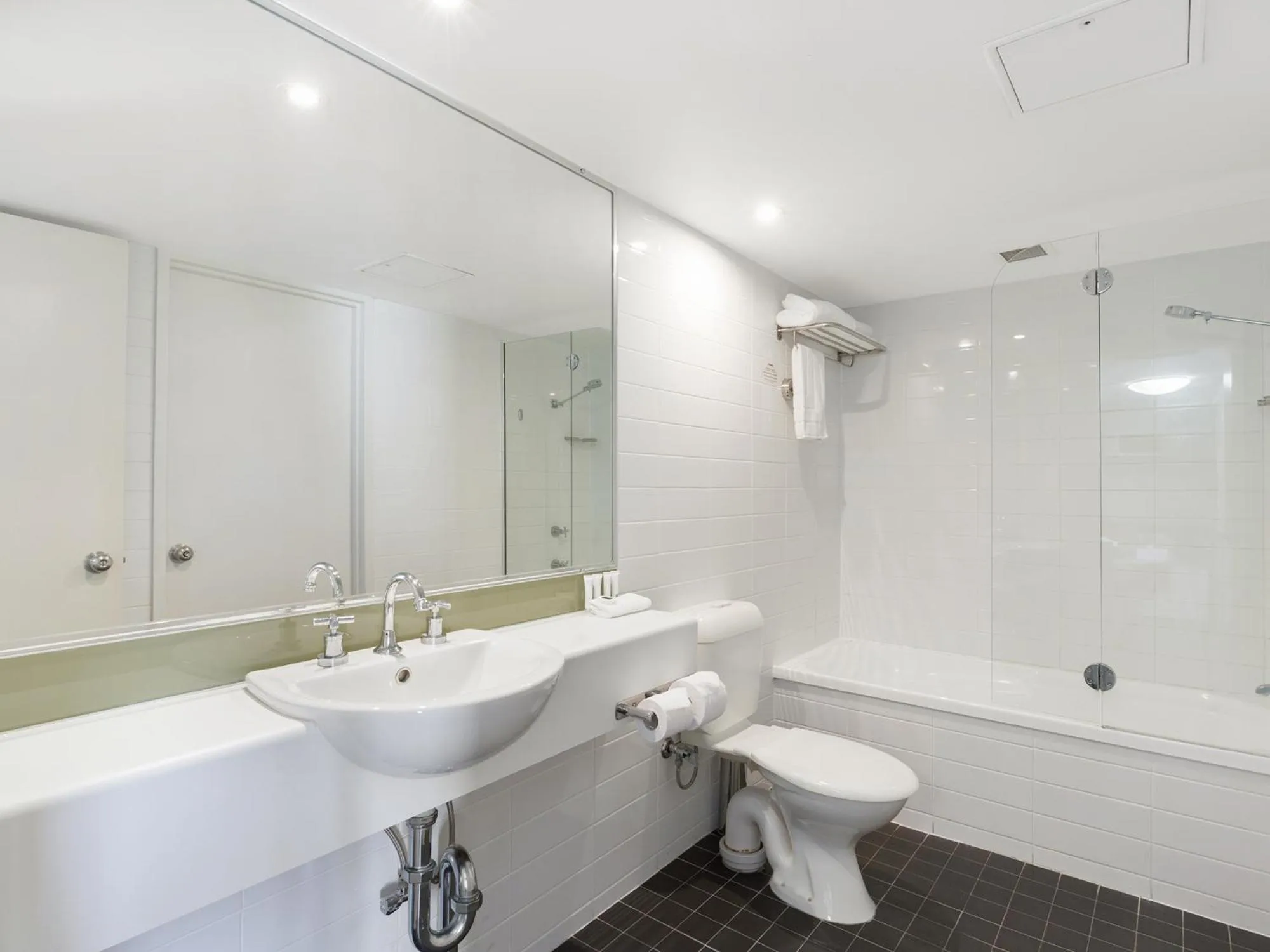 Bathroom in Mercure Rockhampton