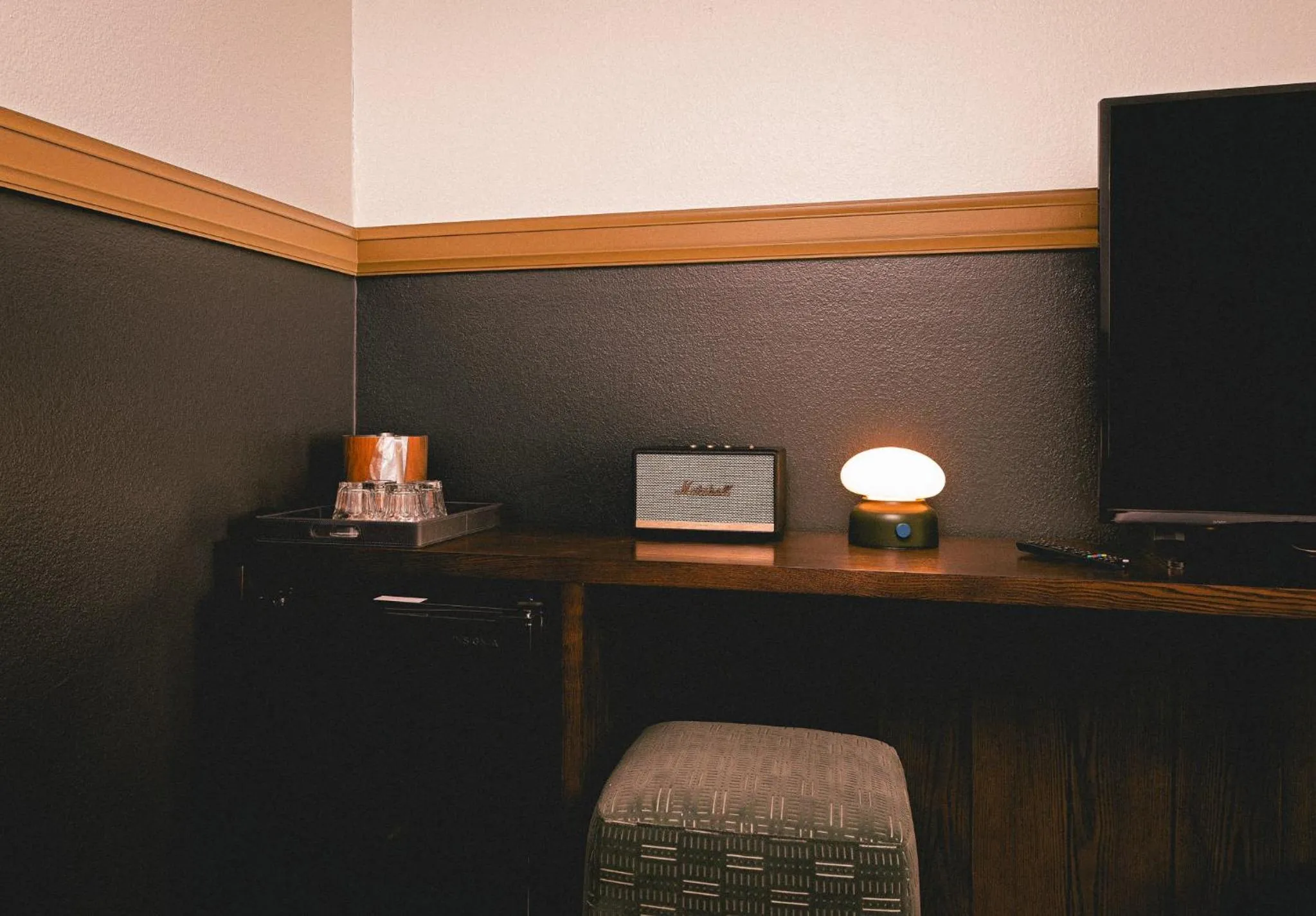 Photo of the whole room in The Ozarker Lodge