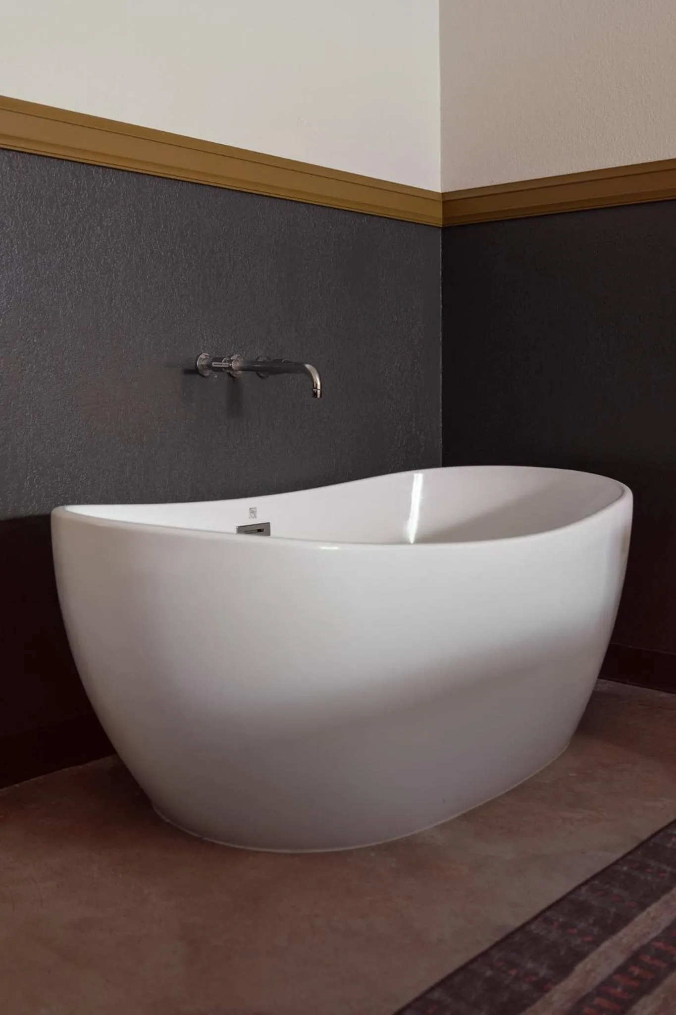 Bathroom in The Ozarker Lodge