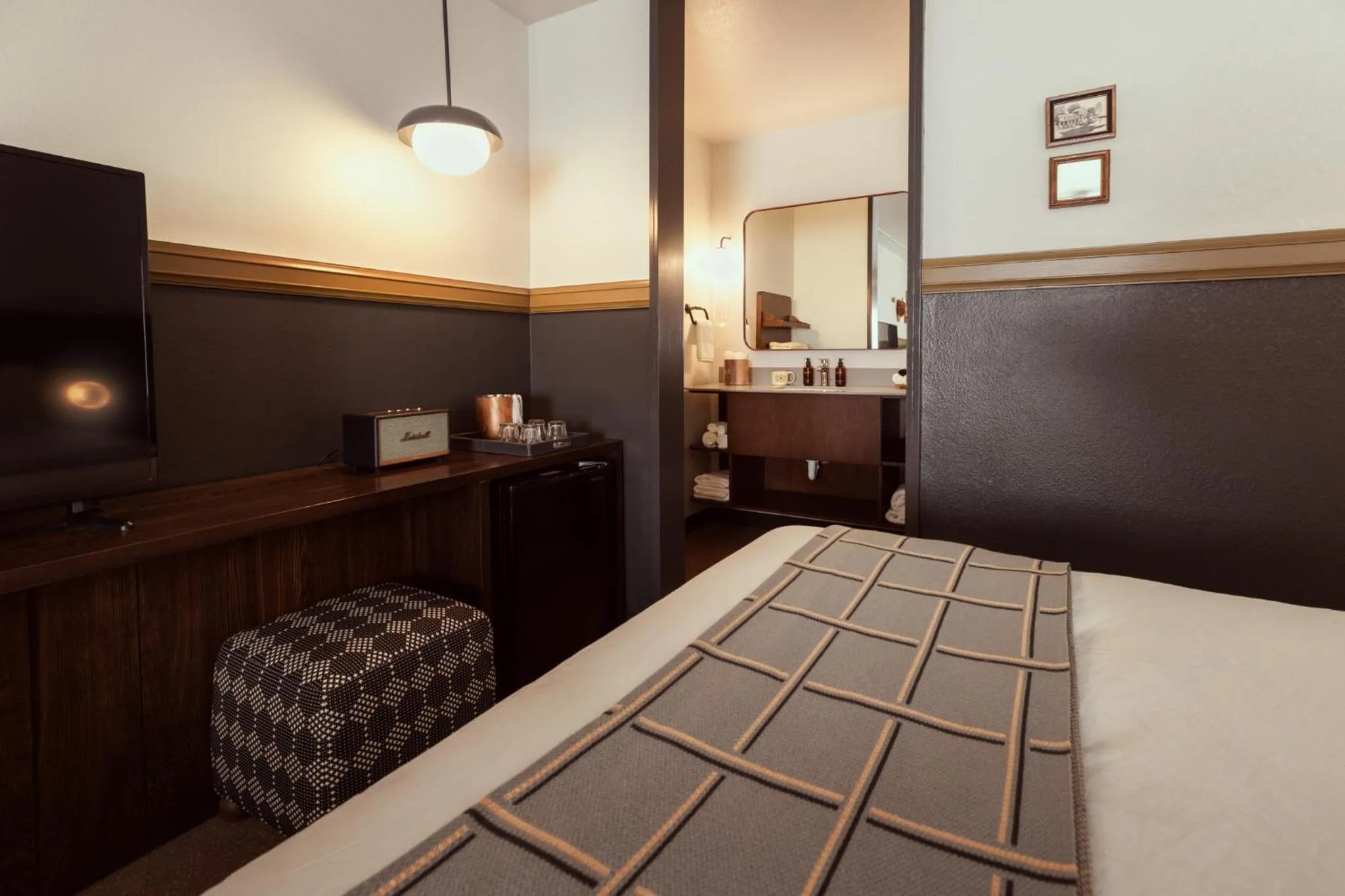 Bedroom, Bed in The Ozarker Lodge