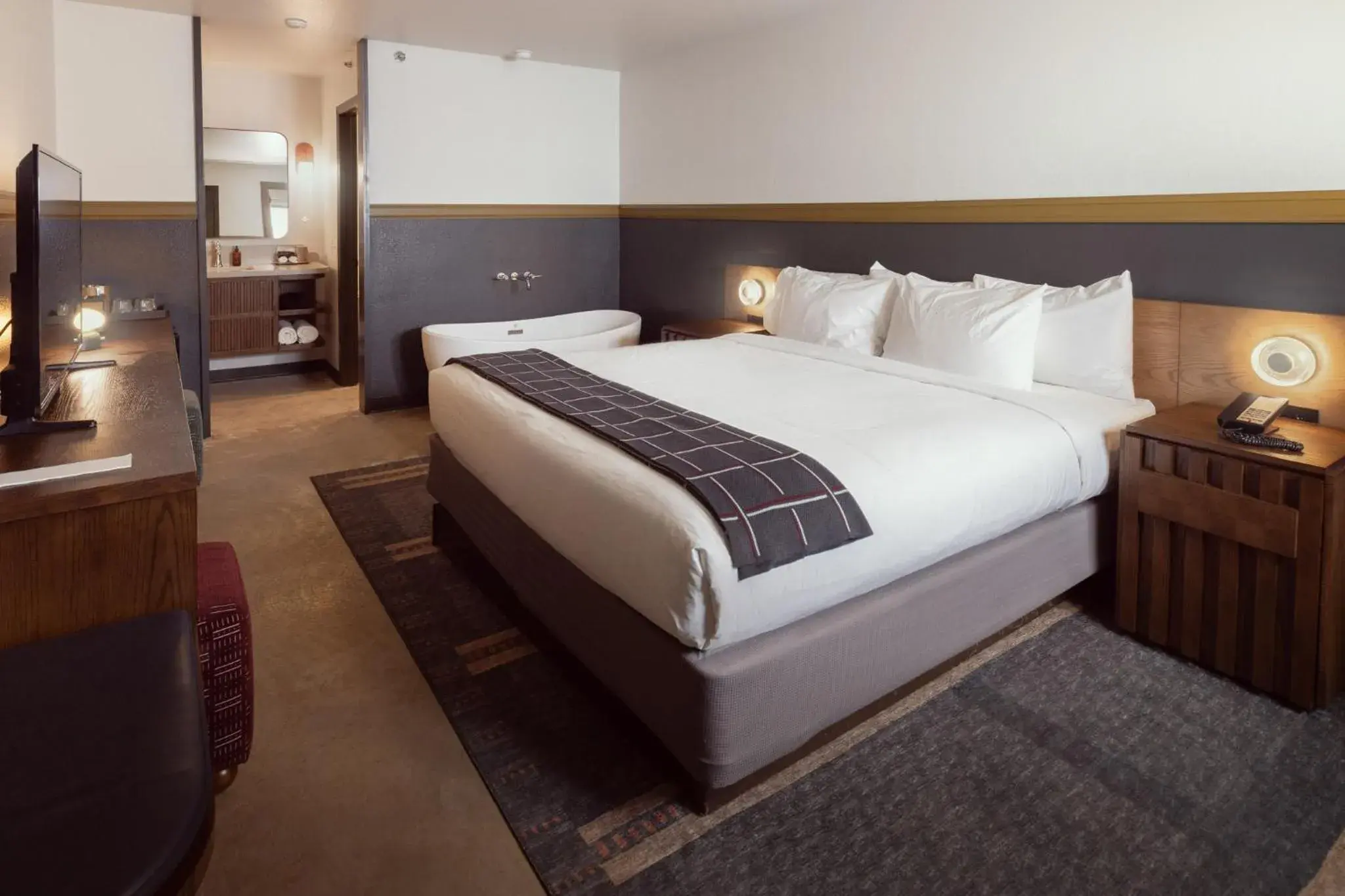 King Room with Spa Bath - Ground Floor in The Ozarker Lodge King Room with Spa Bath - Ground Floor in The Ozarker Lodge