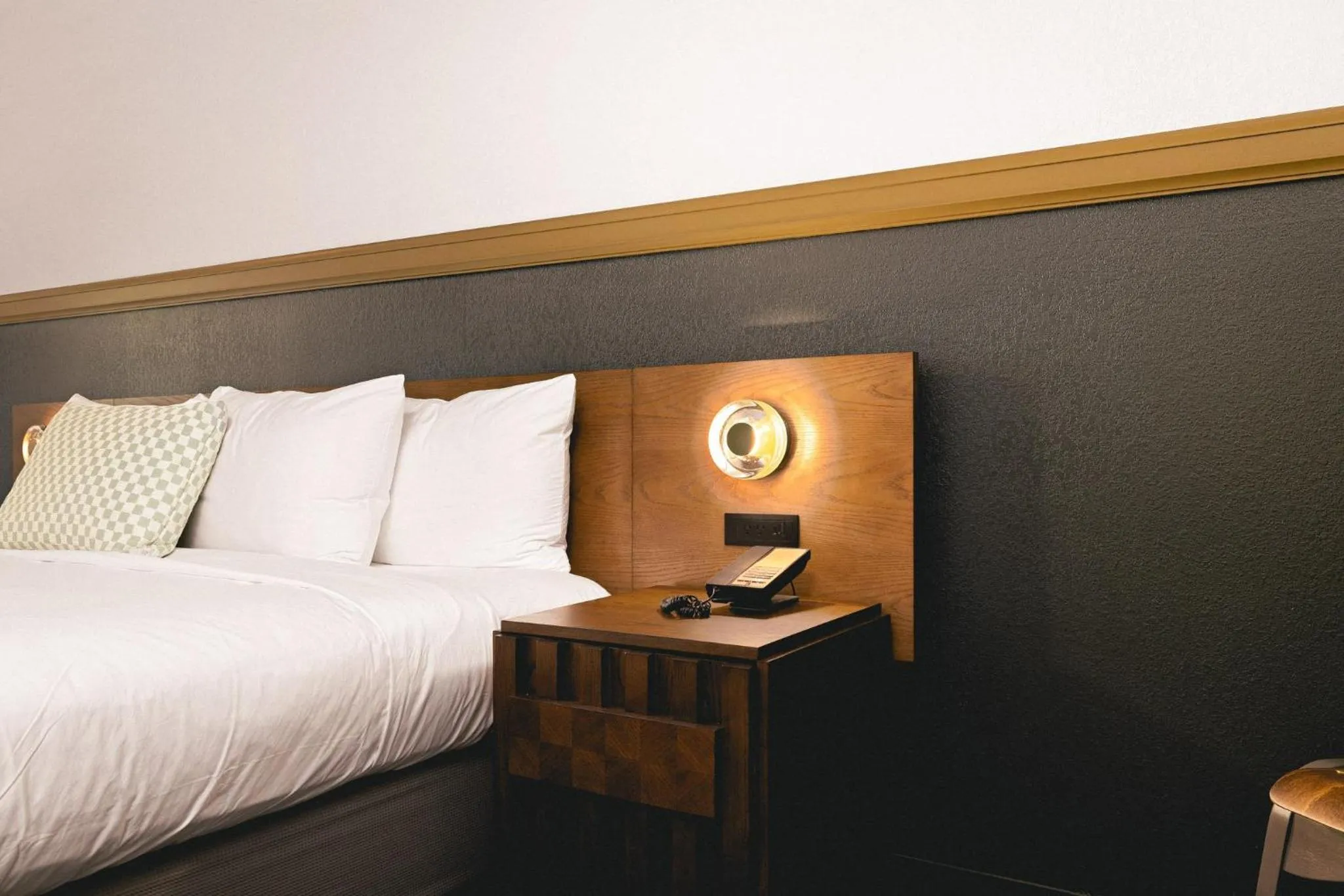 Photo of the whole room, Bed in The Ozarker Lodge